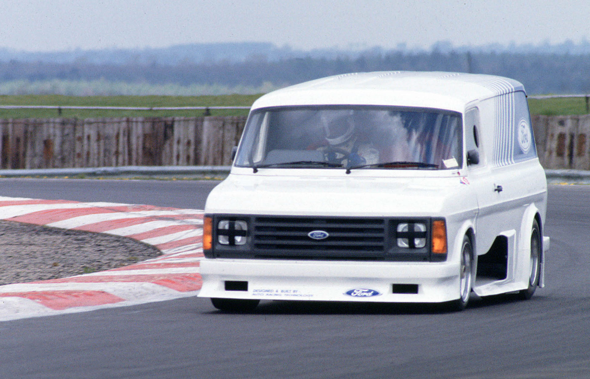 2,000-HP Ford Pro Electric SuperVan Concept Does 60 MPH In Less Than 2 Seconds
