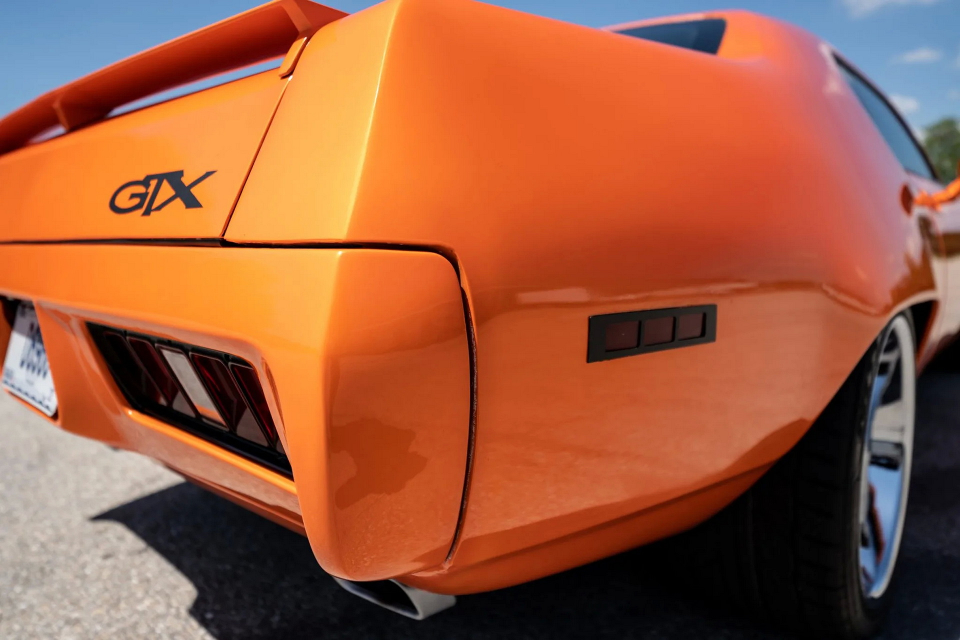 This 2010 Dodge Challenger Was Retromodded Into A 1971 Plymouth GTX