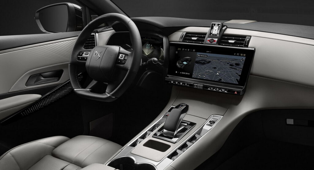 DS Design Chief Thinks Covering The Dash With Screens “Is A Little Bit Stupid”