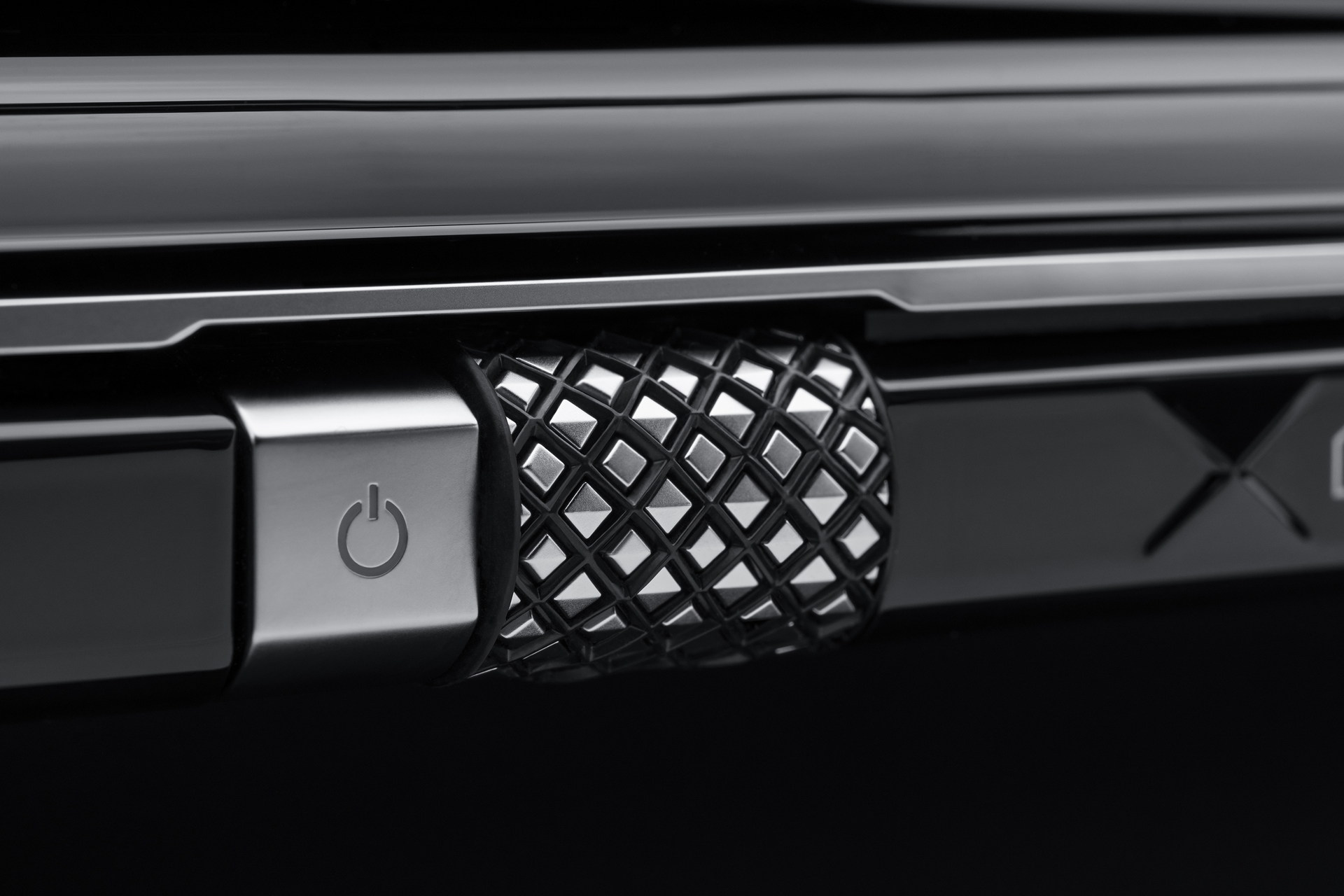 DS 7 Crossback Facelift Debuts With Trick LEDs And Up To 355 HP