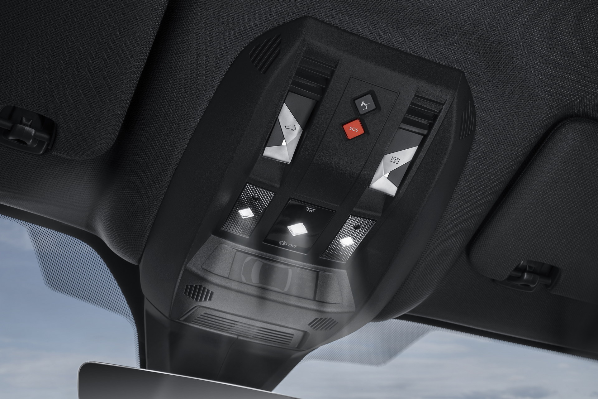 DS 7 Crossback Facelift Debuts With Trick LEDs And Up To 355 HP