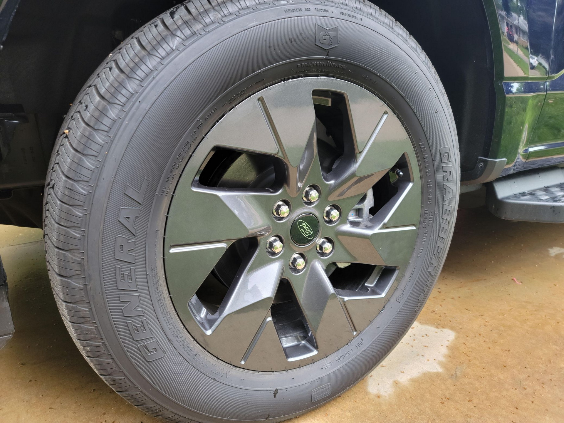 Skip The Line And Buy This 315-Mile Ford F-150 Lightning Up For Auction Right Now