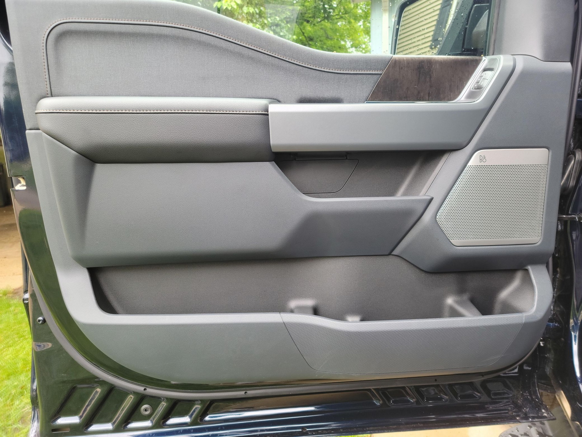 Skip The Line And Buy This 315-Mile Ford F-150 Lightning Up For Auction Right Now