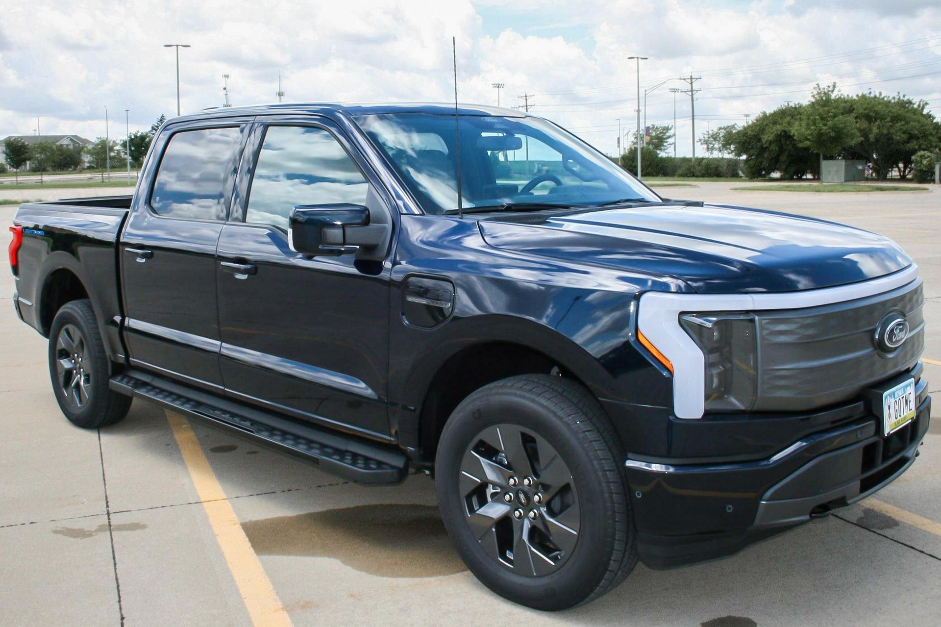 Skip The Line And Buy This 315-Mile Ford F-150 Lightning Up For Auction Right Now