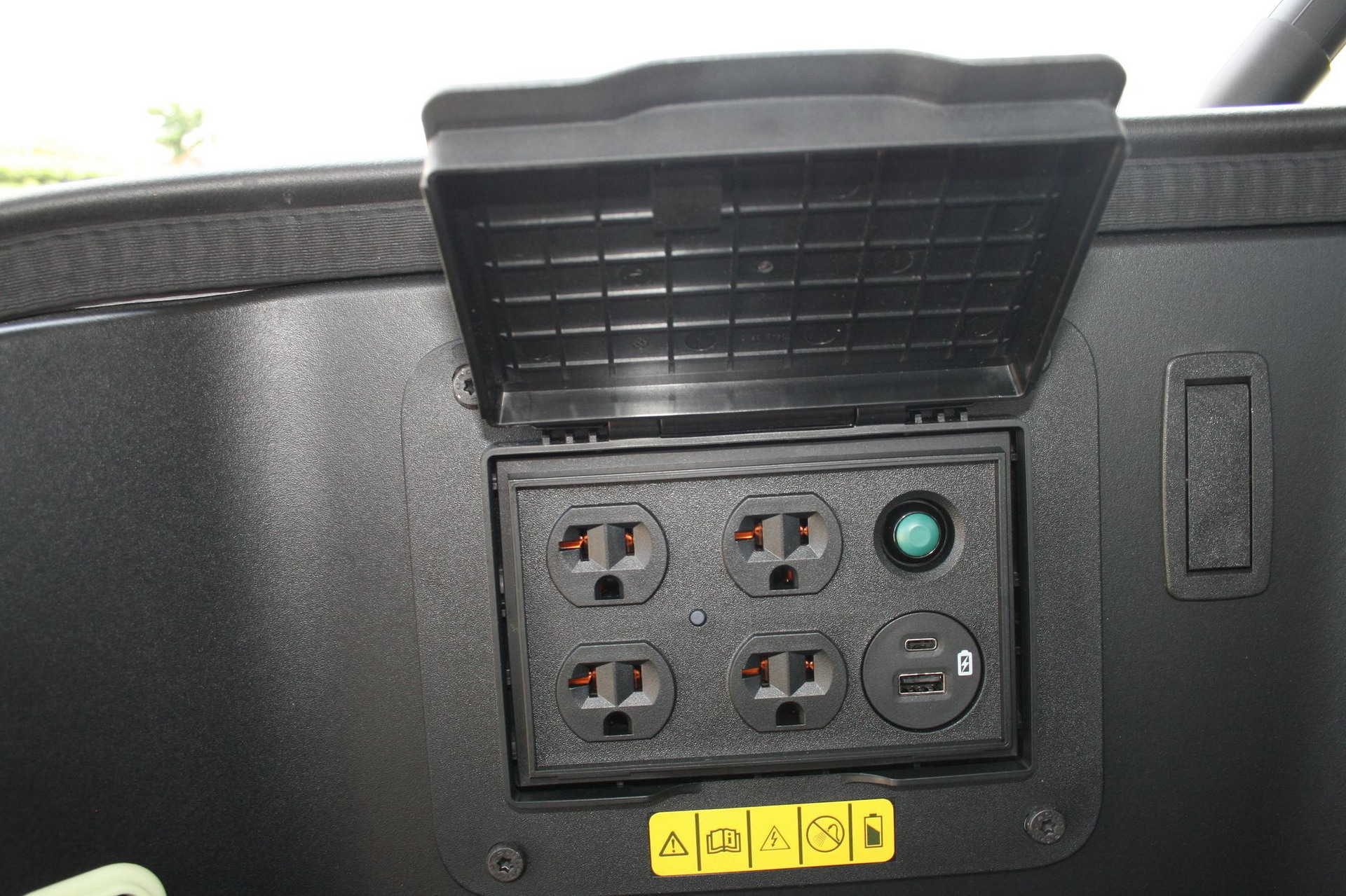 Skip The Line And Buy This 315-Mile Ford F-150 Lightning Up For Auction Right Now