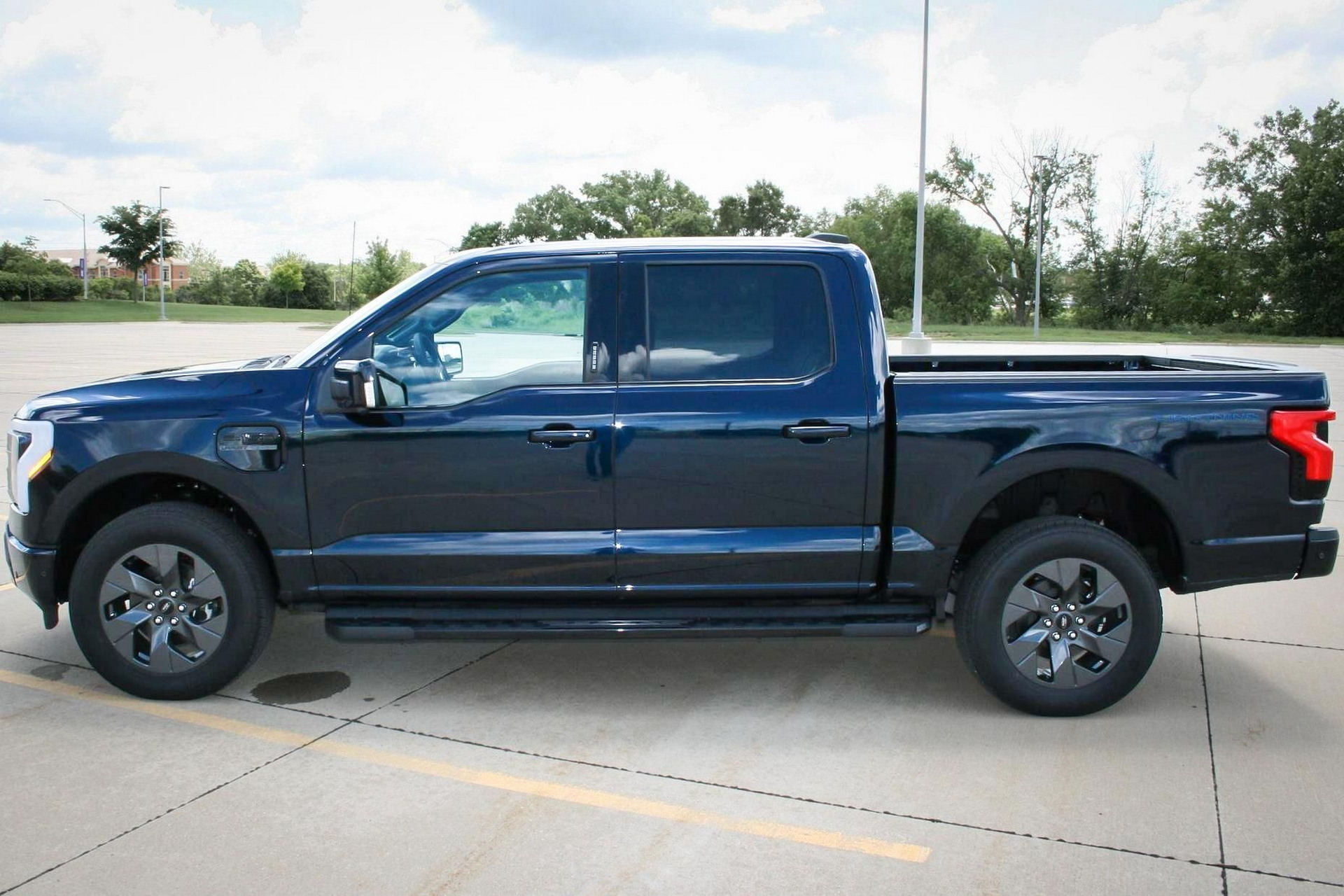 Skip The Line And Buy This 315-Mile Ford F-150 Lightning Up For Auction Right Now