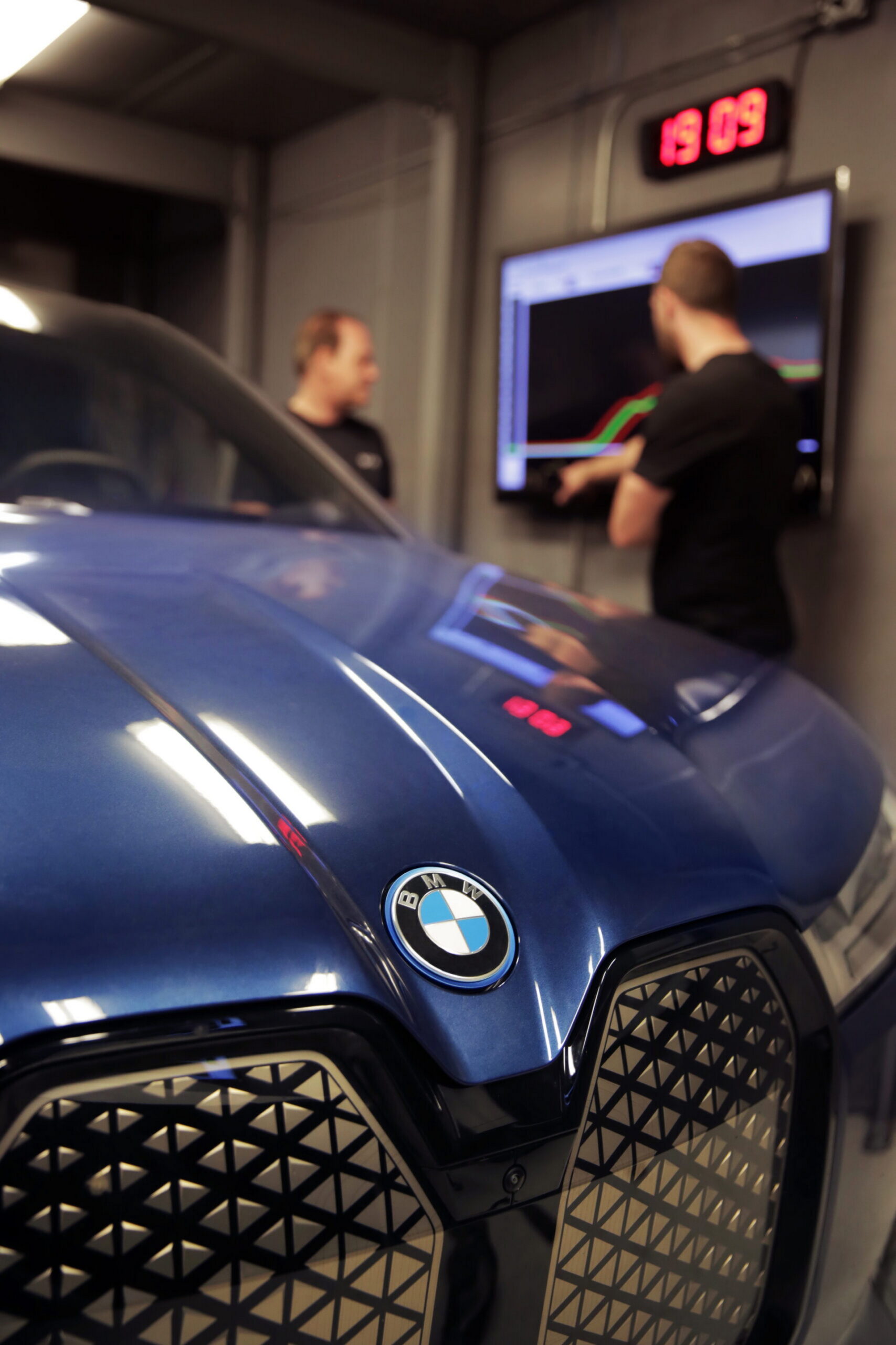 Michigan Startup Will Supply BMW With 600-Mile, Dual-Chemistry Batteries For 2023 iX Prototype