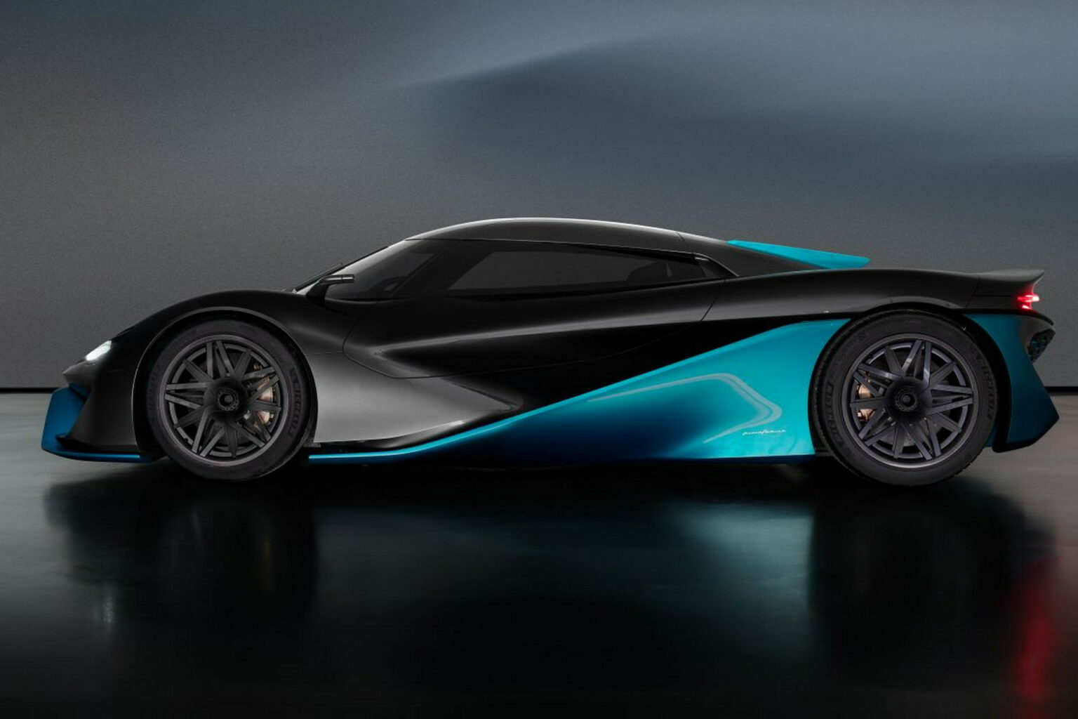 UK s Viritech Apricale Is A 1 073 Hp Hydrogen Hypercar Designed By 