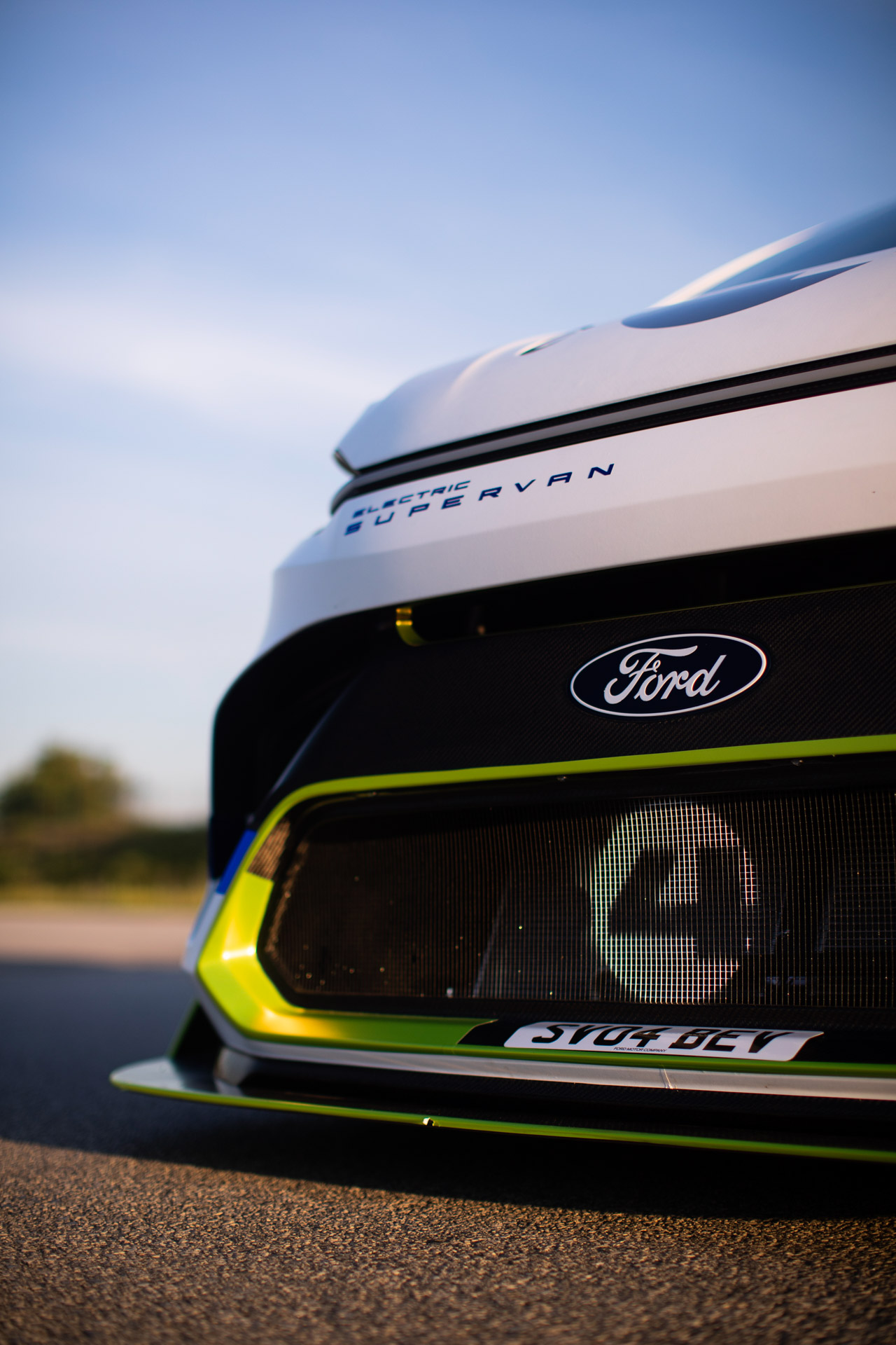 2,000-HP Ford Pro Electric SuperVan Concept Does 60 MPH In Less Than 2 Seconds