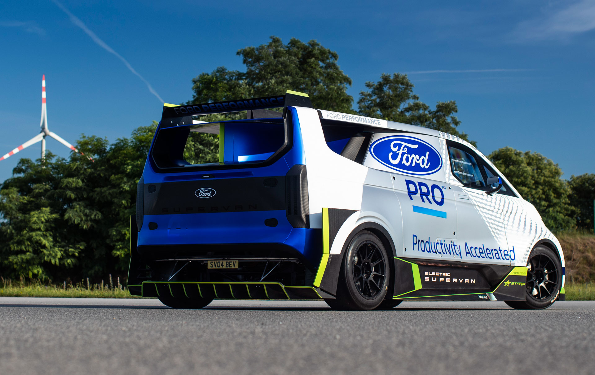 2,000-HP Ford Pro Electric SuperVan Concept Does 60 MPH In Less Than 2 Seconds