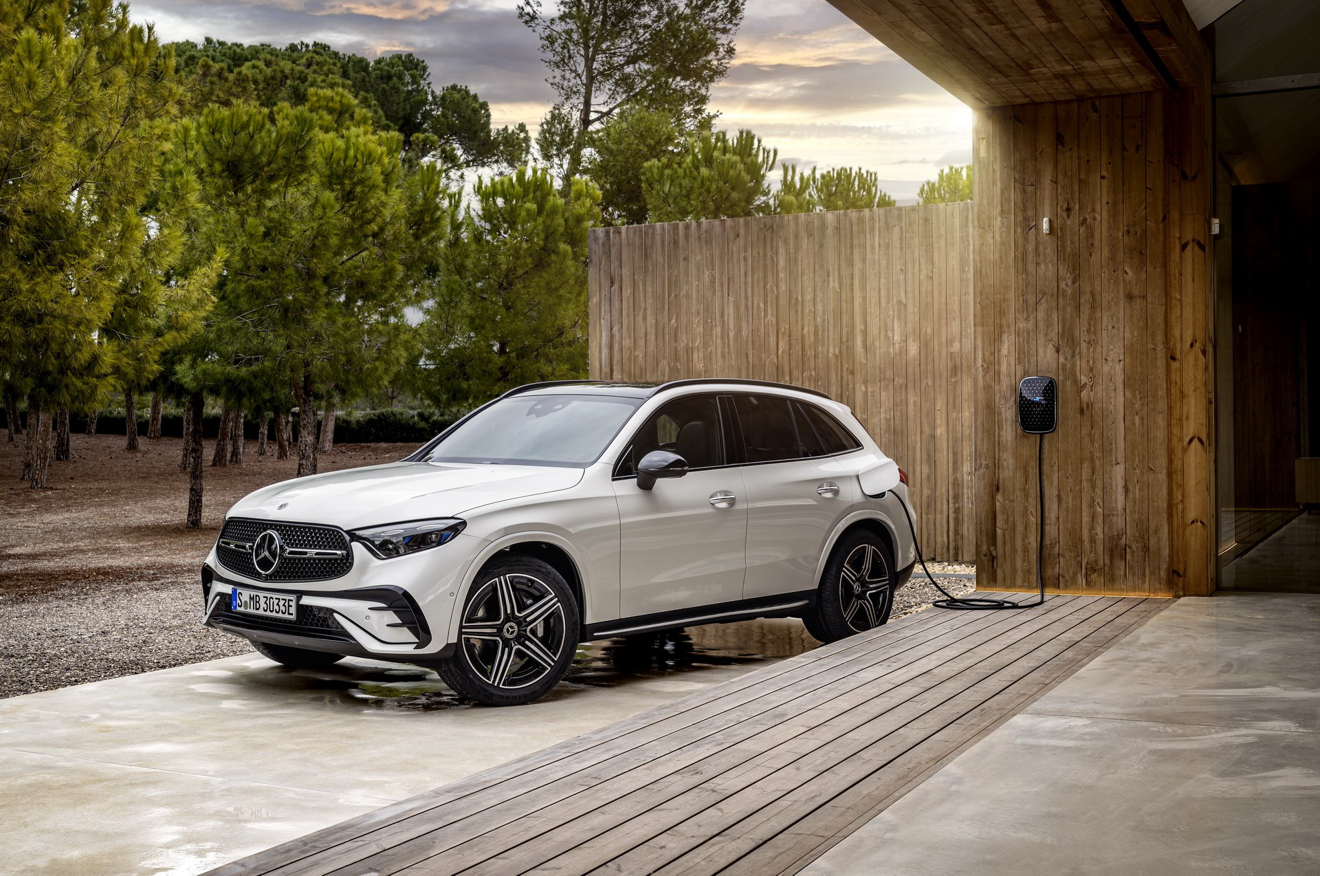 2023 Mercedes-Benz GLC’s European Lineup Detailed, Diesel PHEV Rated Up To… 470 MPG (0.5 L/100km)