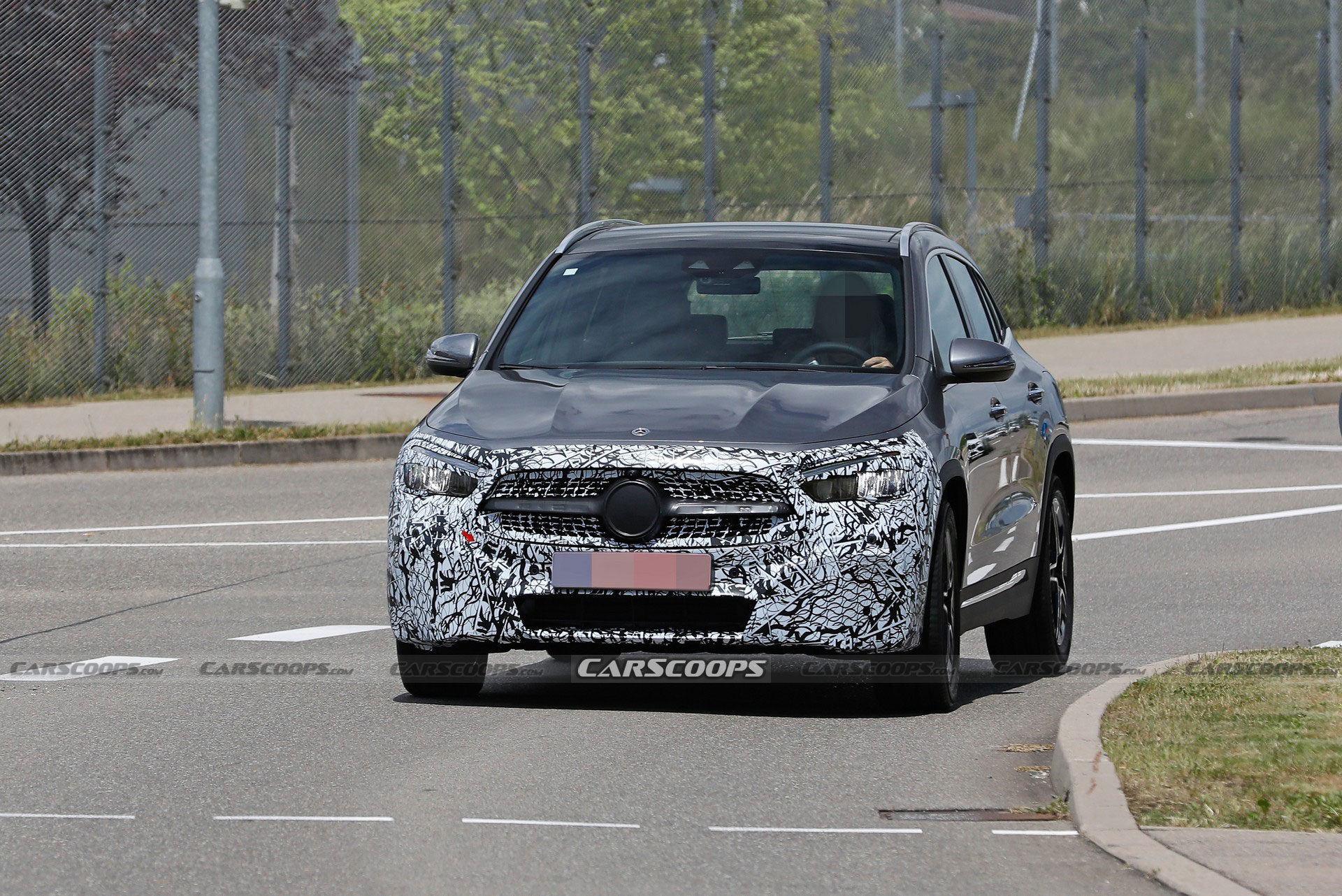 Facelifted Mercedes GLA Spied With Minor Updates