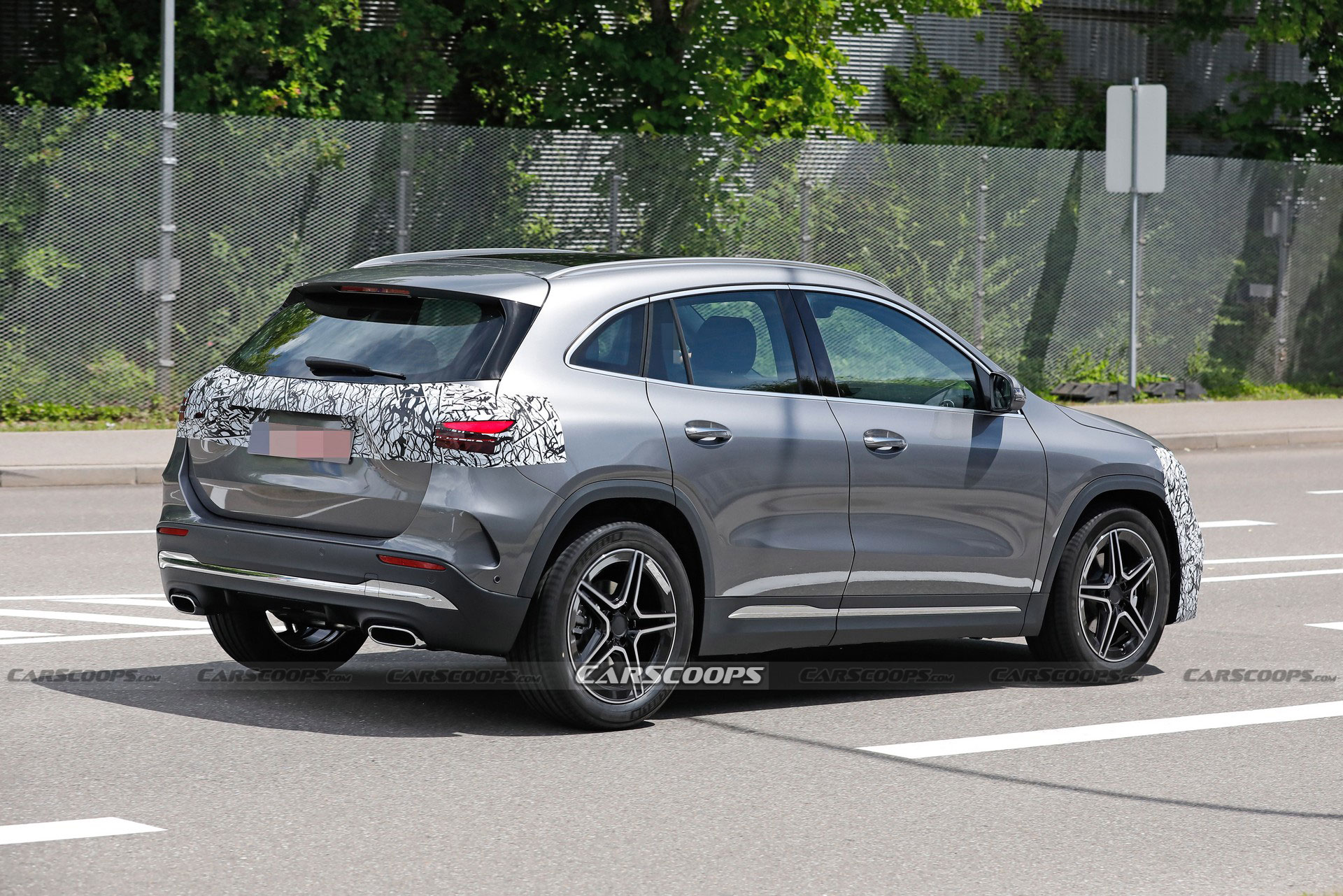 Facelifted Mercedes GLA Spied With Minor Updates