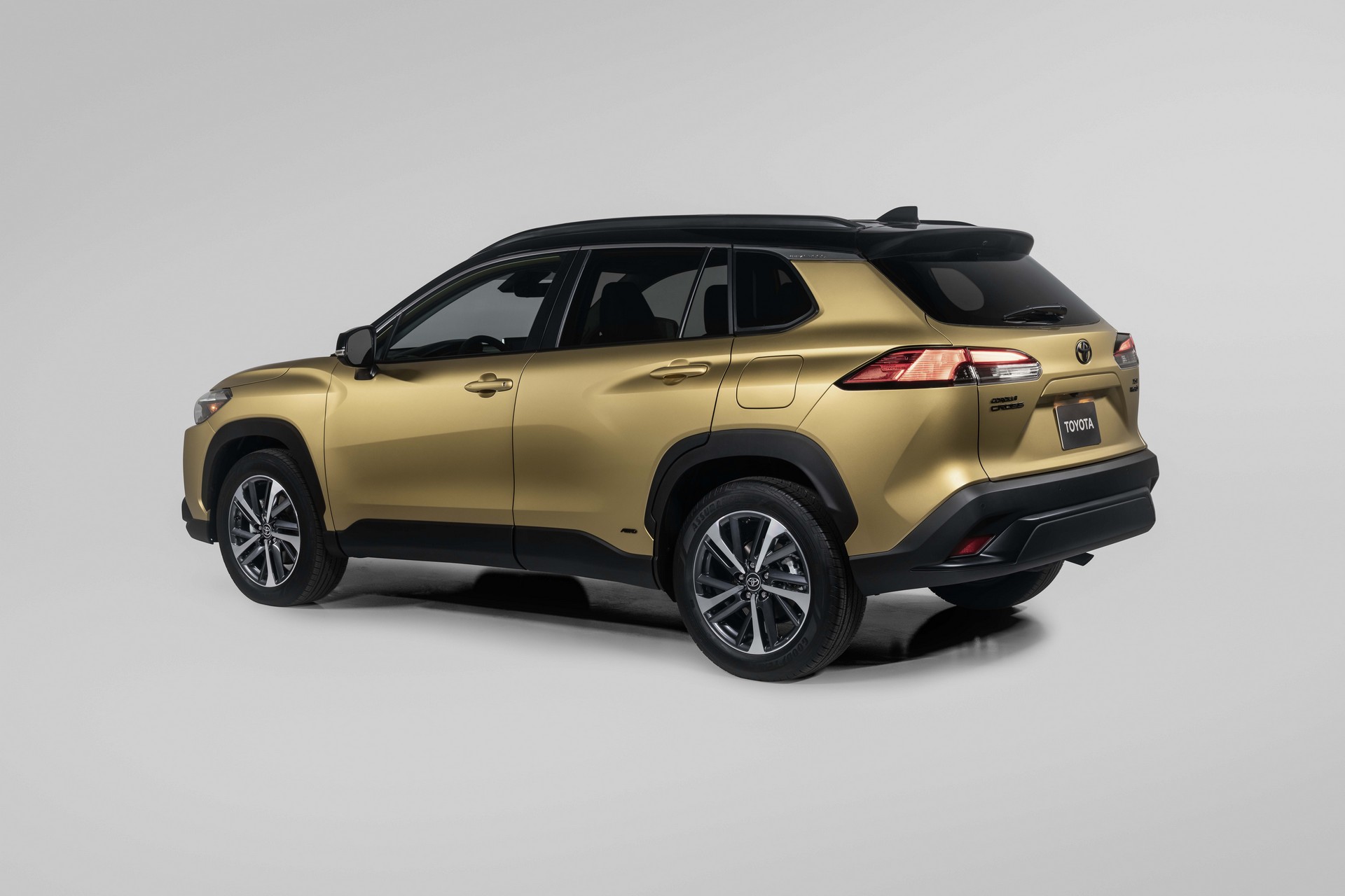 2023 Toyota Corolla Cross Hybrid Arrives In America With 194 HP And 37 MPG Combined