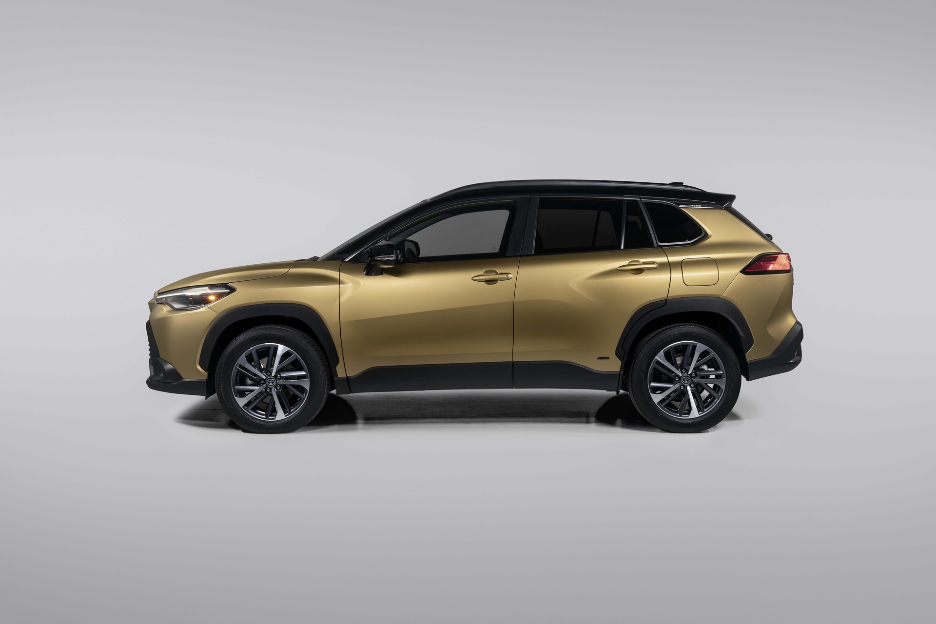 2023 Toyota Corolla Cross Hybrid Arrives In America With 194 HP And 37 MPG Combined