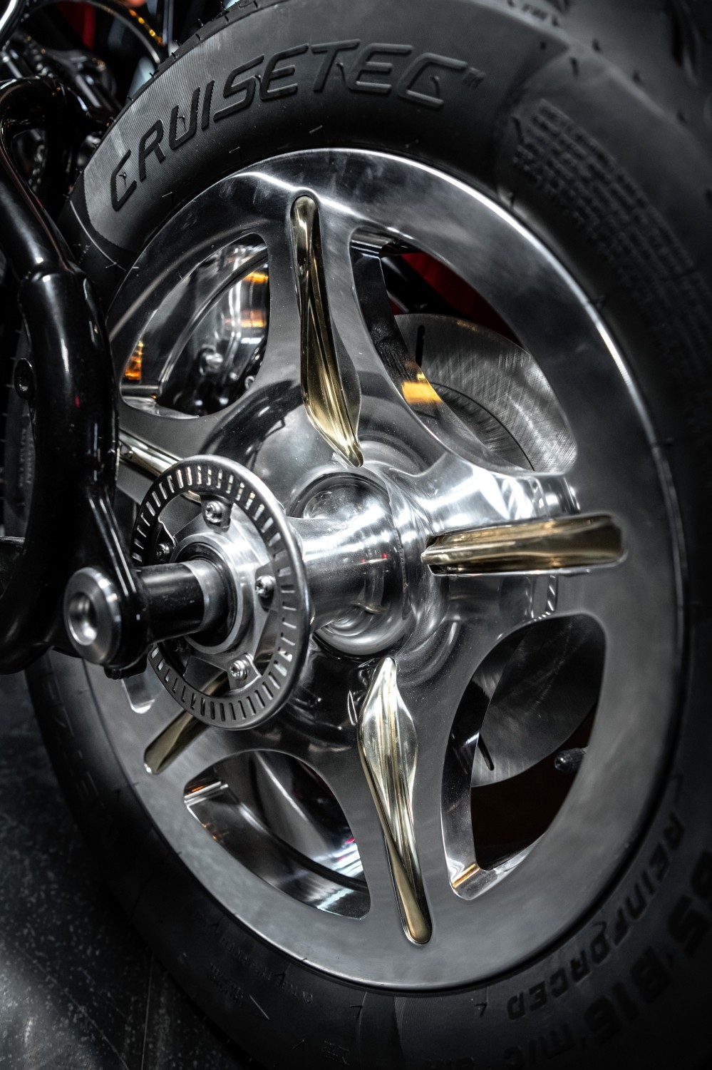 New BMW Motorrad R18 Magnifica Chopper Is A Piece Of Art