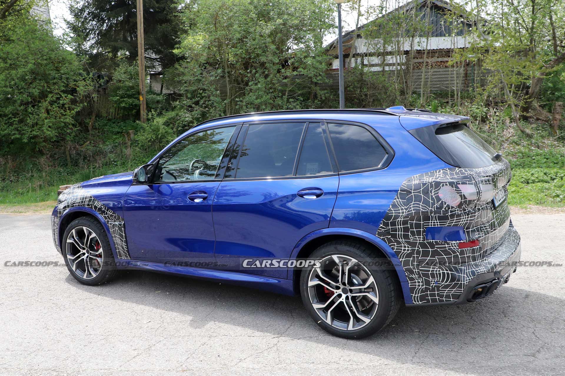 Facelifted 2024 BMW X5 M60i Won’t Get Big Brother X5 M’s Sportier Grille