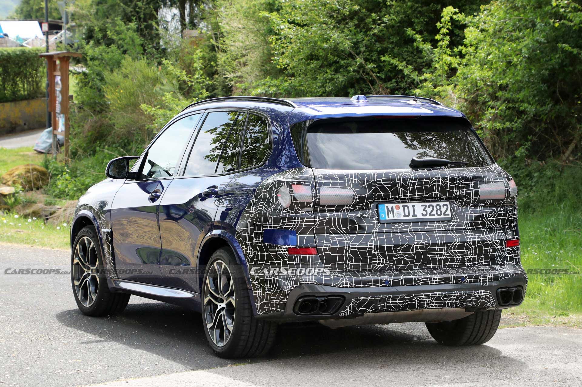 Facelifted 2024 BMW X5 M60i Won’t Get Big Brother X5 M’s Sportier Grille