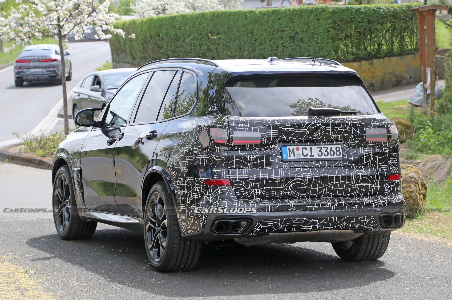 Facelifted 2024 BMW X5 M60i Won’t Get Big Brother X5 M’s Sportier Grille