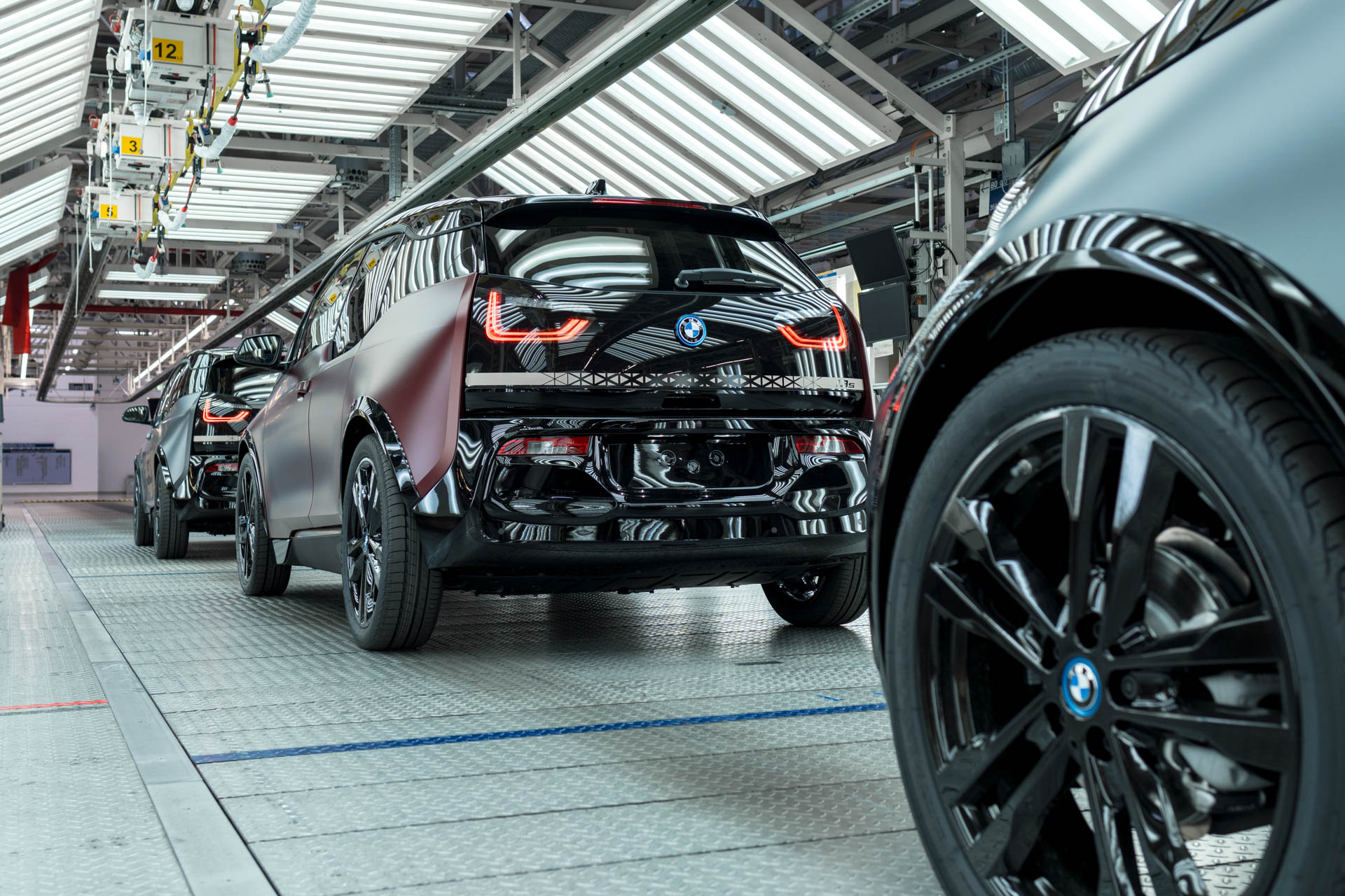 BMW i3 Bows Out With 10 Special Home Run Editions