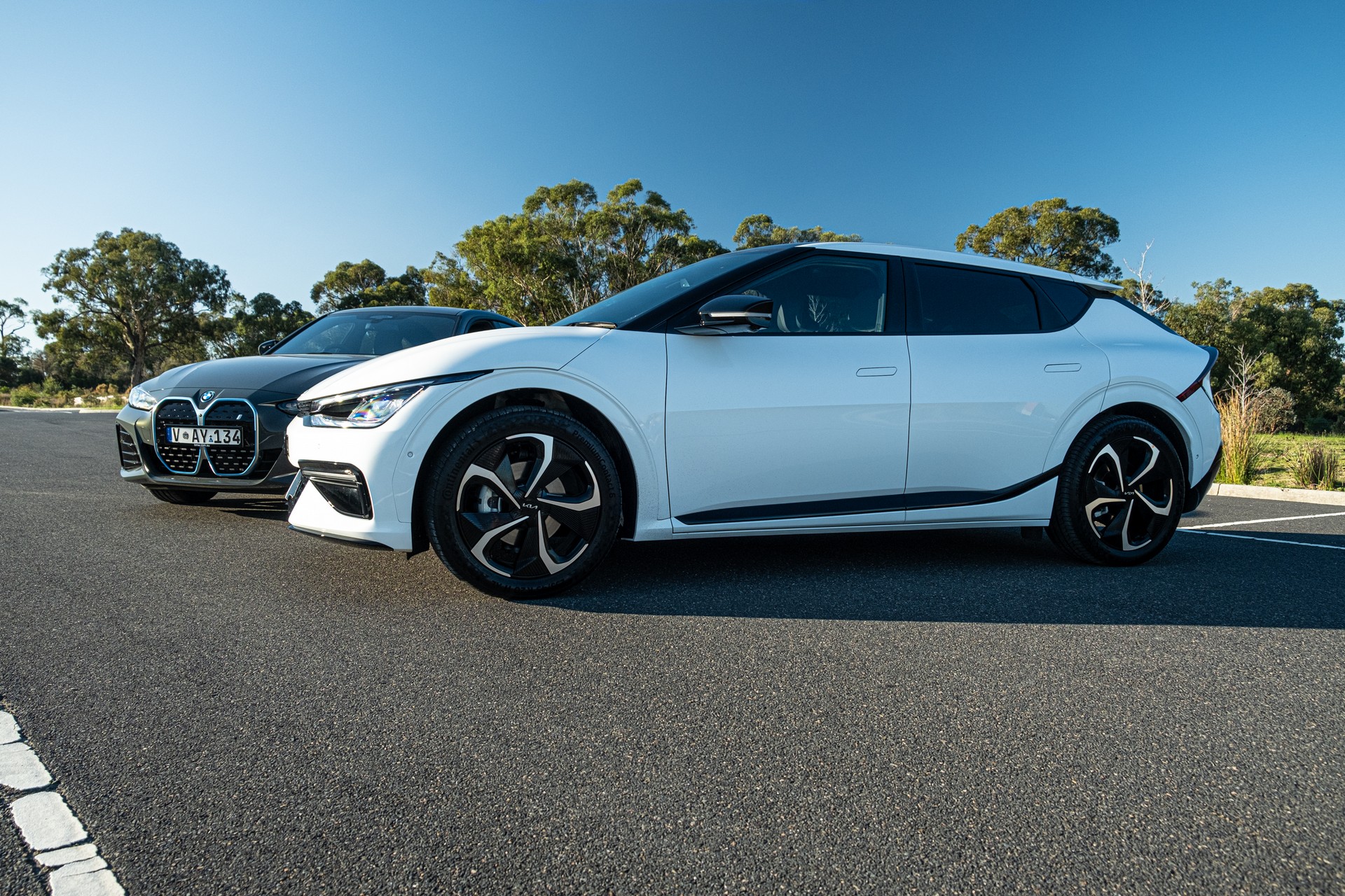 We Test The 2022 BMW i4 eDrive40 And Kia EV6 GT-Line AWD, Which Is Better?