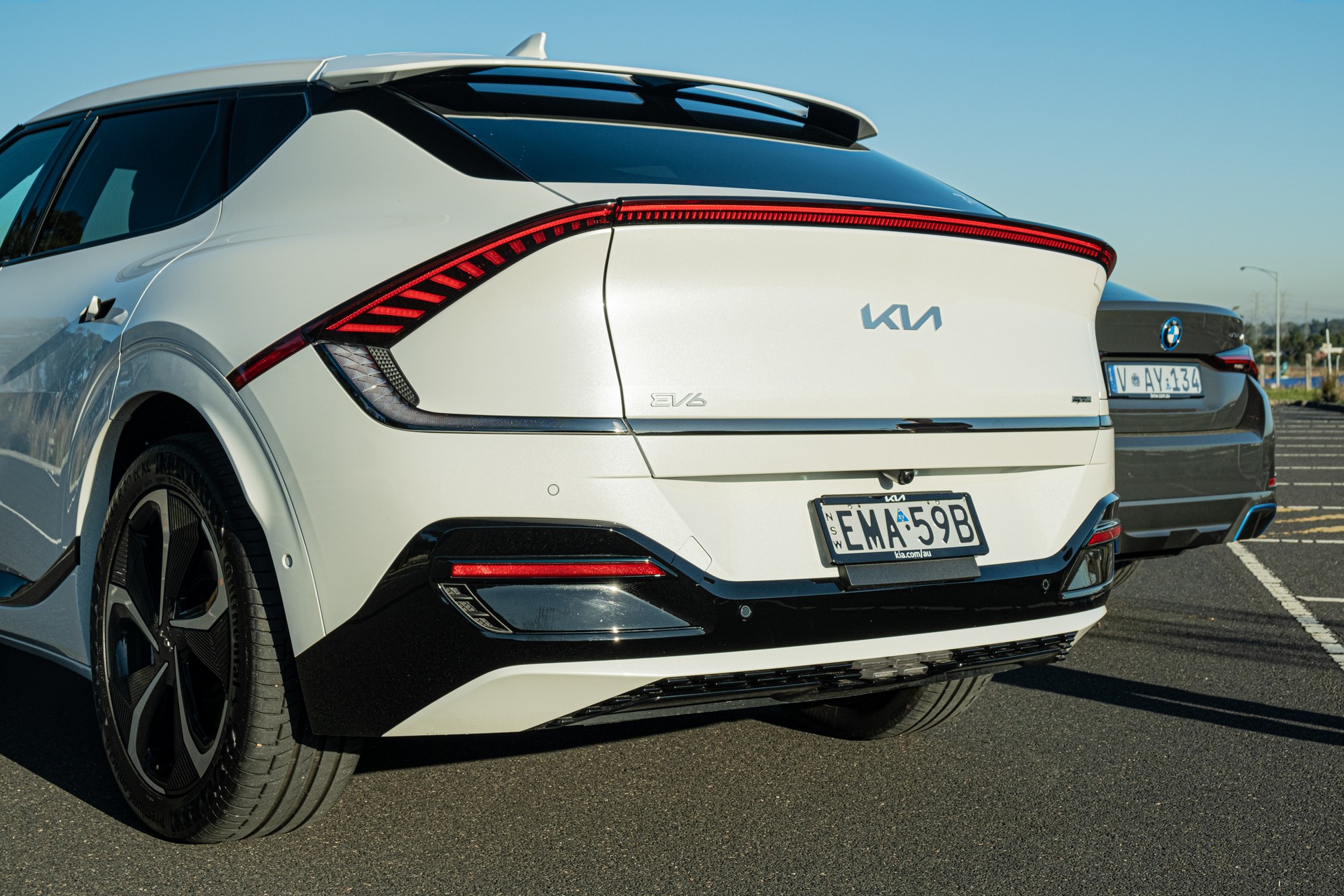 We Test The 2022 BMW i4 eDrive40 And Kia EV6 GT-Line AWD, Which Is Better?