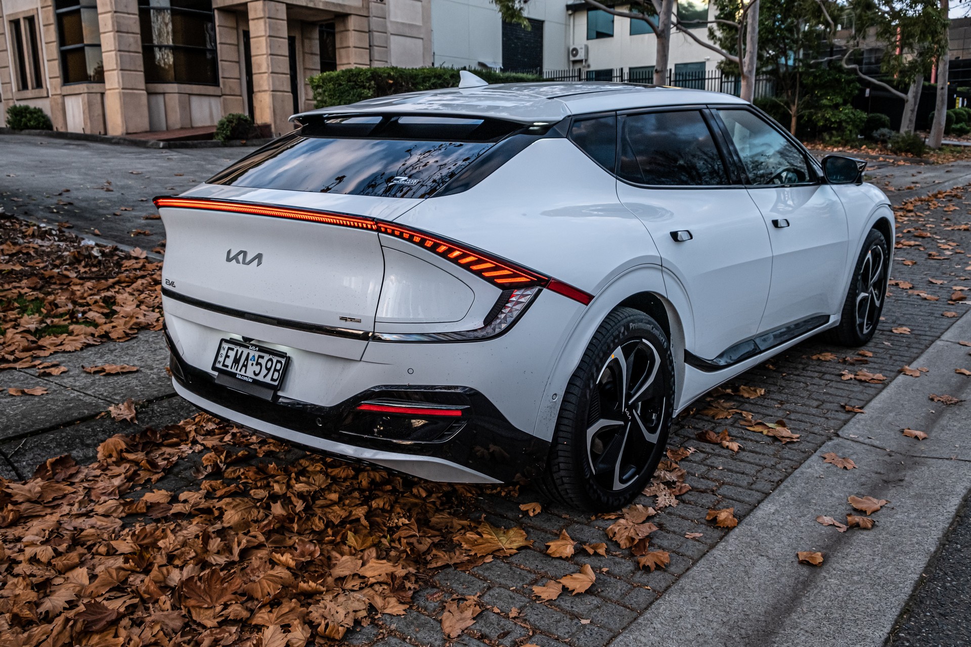 We Test The 2022 BMW i4 eDrive40 And Kia EV6 GT-Line AWD, Which Is Better?