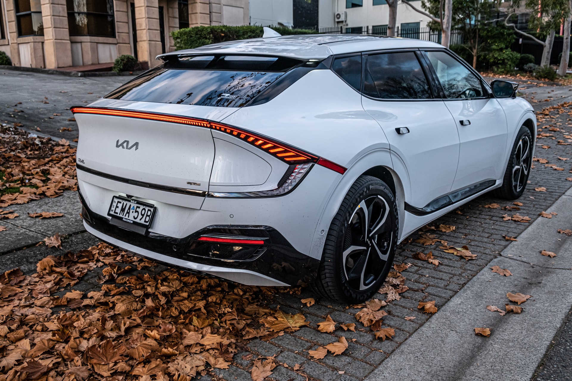 We Test The 2022 BMW i4 eDrive40 And Kia EV6 GT-Line AWD, Which Is Better?