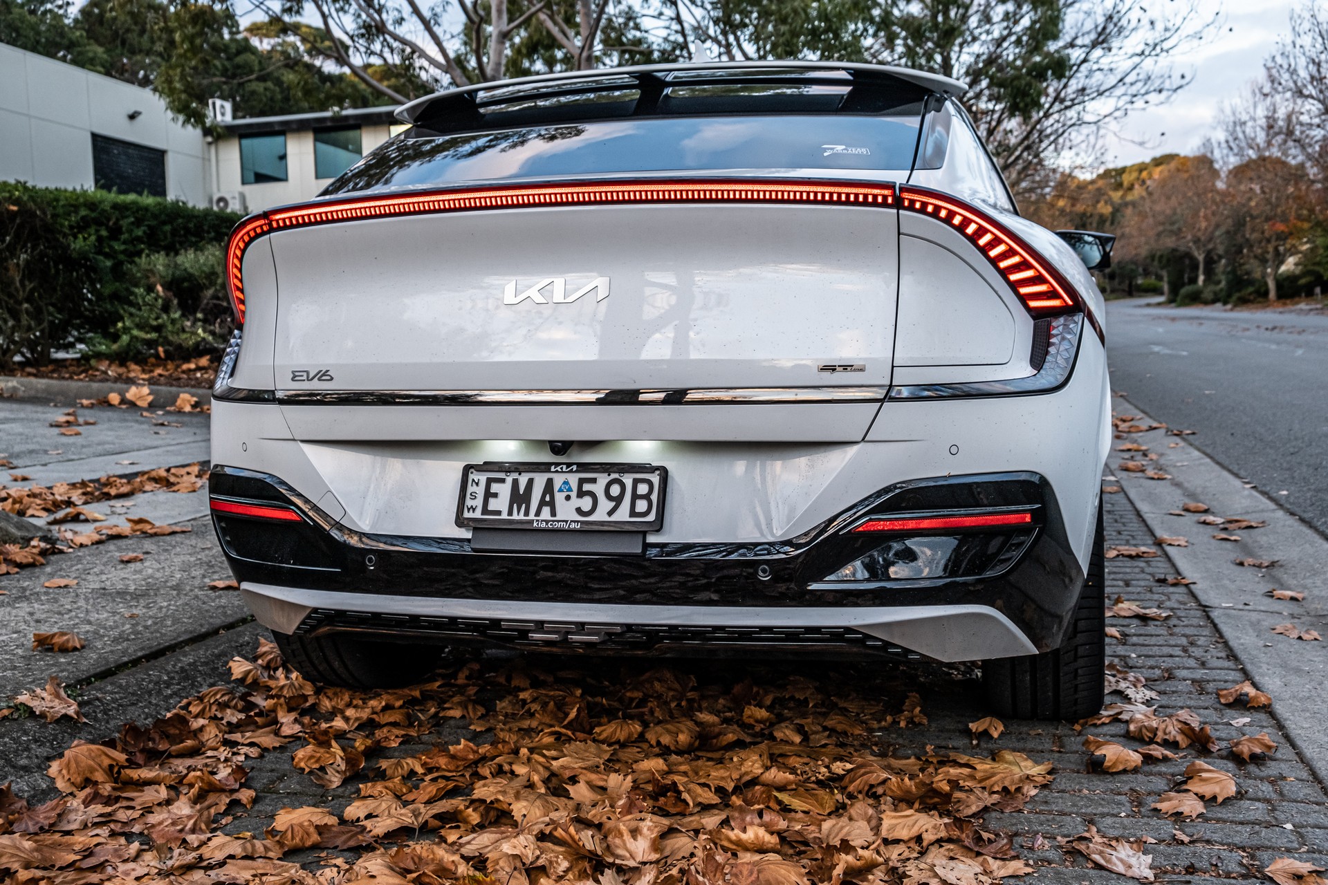 We Test The 2022 BMW i4 eDrive40 And Kia EV6 GT-Line AWD, Which Is Better?