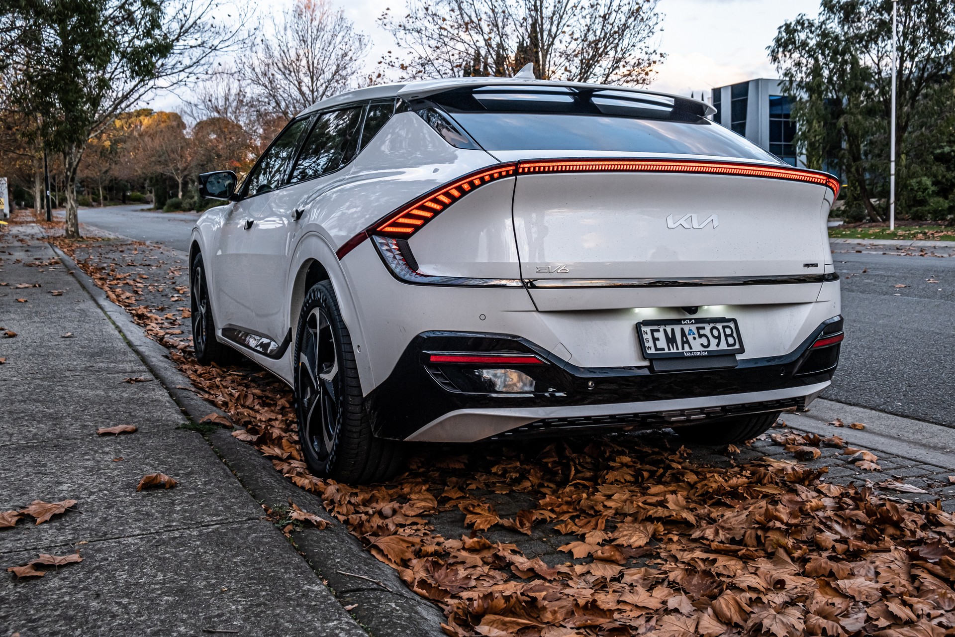 We Test The 2022 BMW i4 eDrive40 And Kia EV6 GT-Line AWD, Which Is Better?