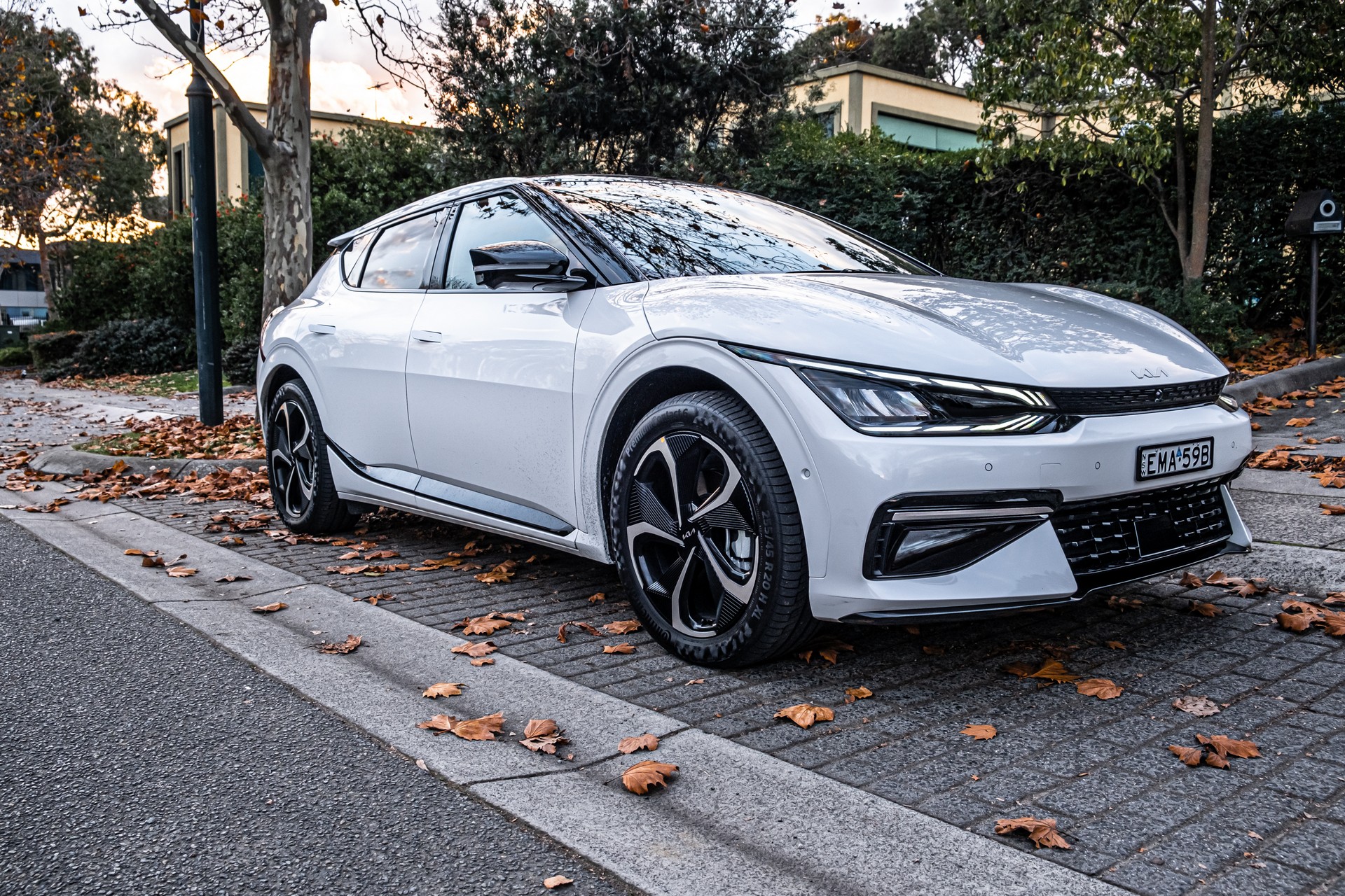 We Test The 2022 BMW i4 eDrive40 And Kia EV6 GT-Line AWD, Which Is Better?