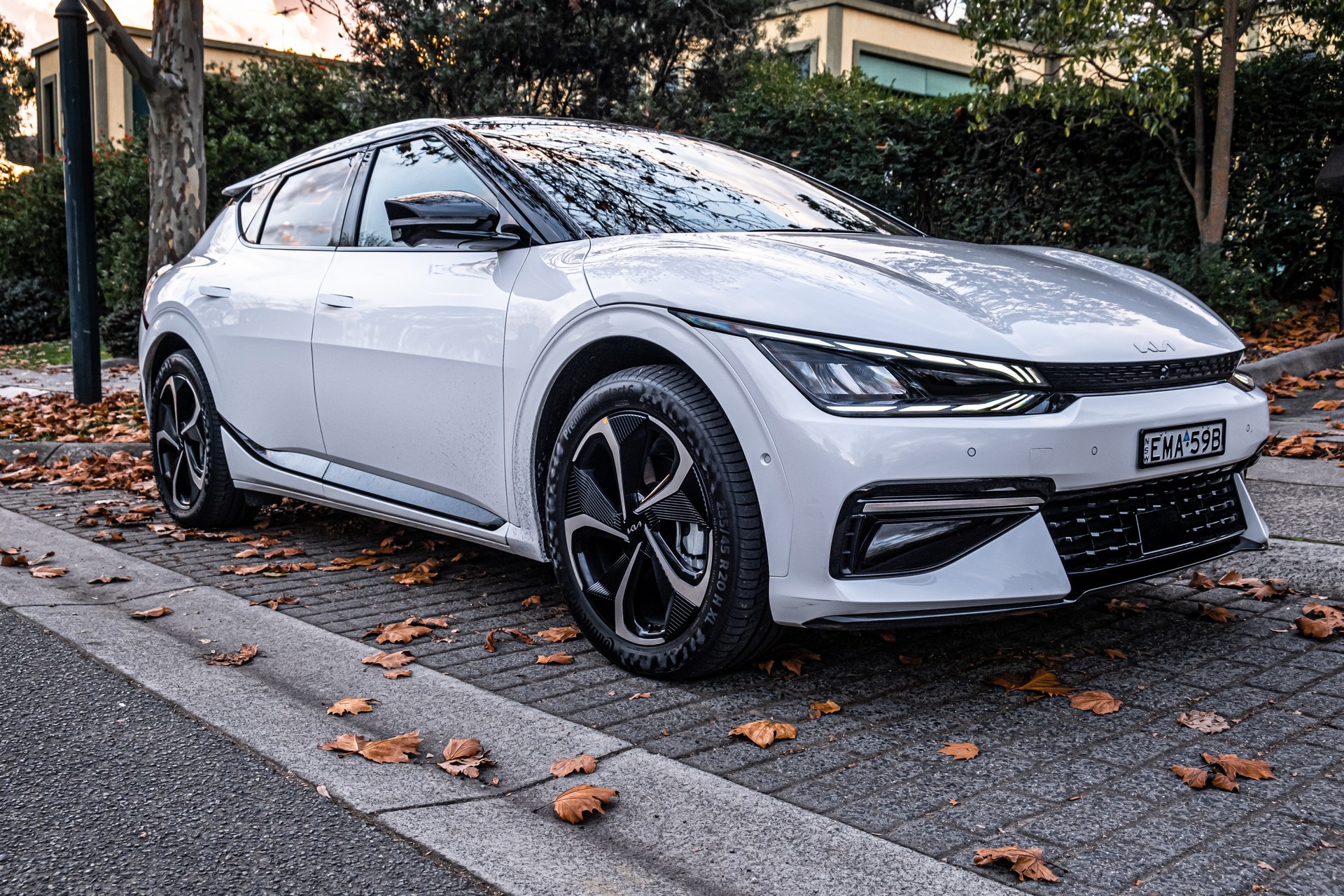 We Test The 2022 BMW i4 eDrive40 And Kia EV6 GT-Line AWD, Which Is Better?