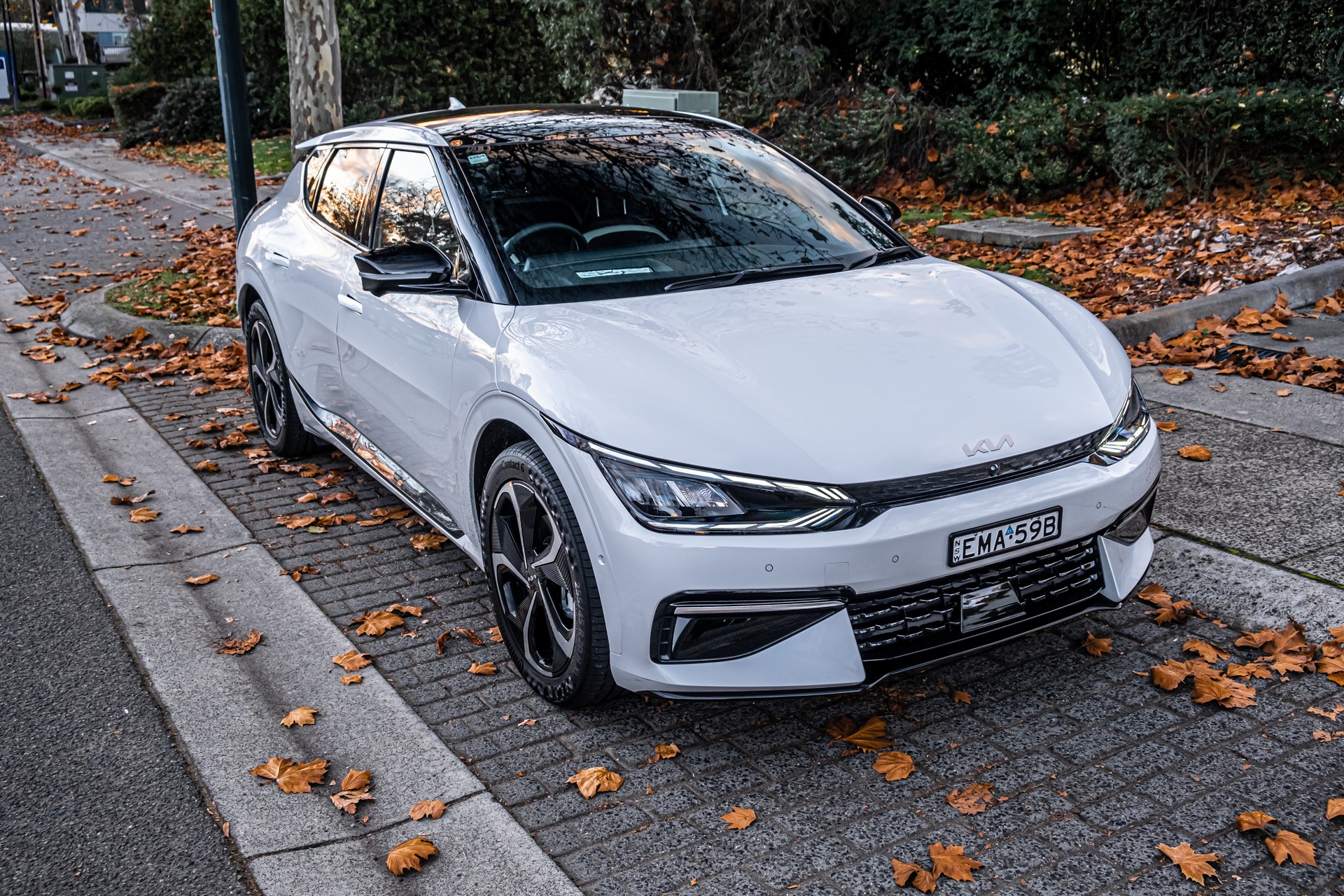 We Test The 2022 BMW i4 eDrive40 And Kia EV6 GT-Line AWD, Which Is Better?