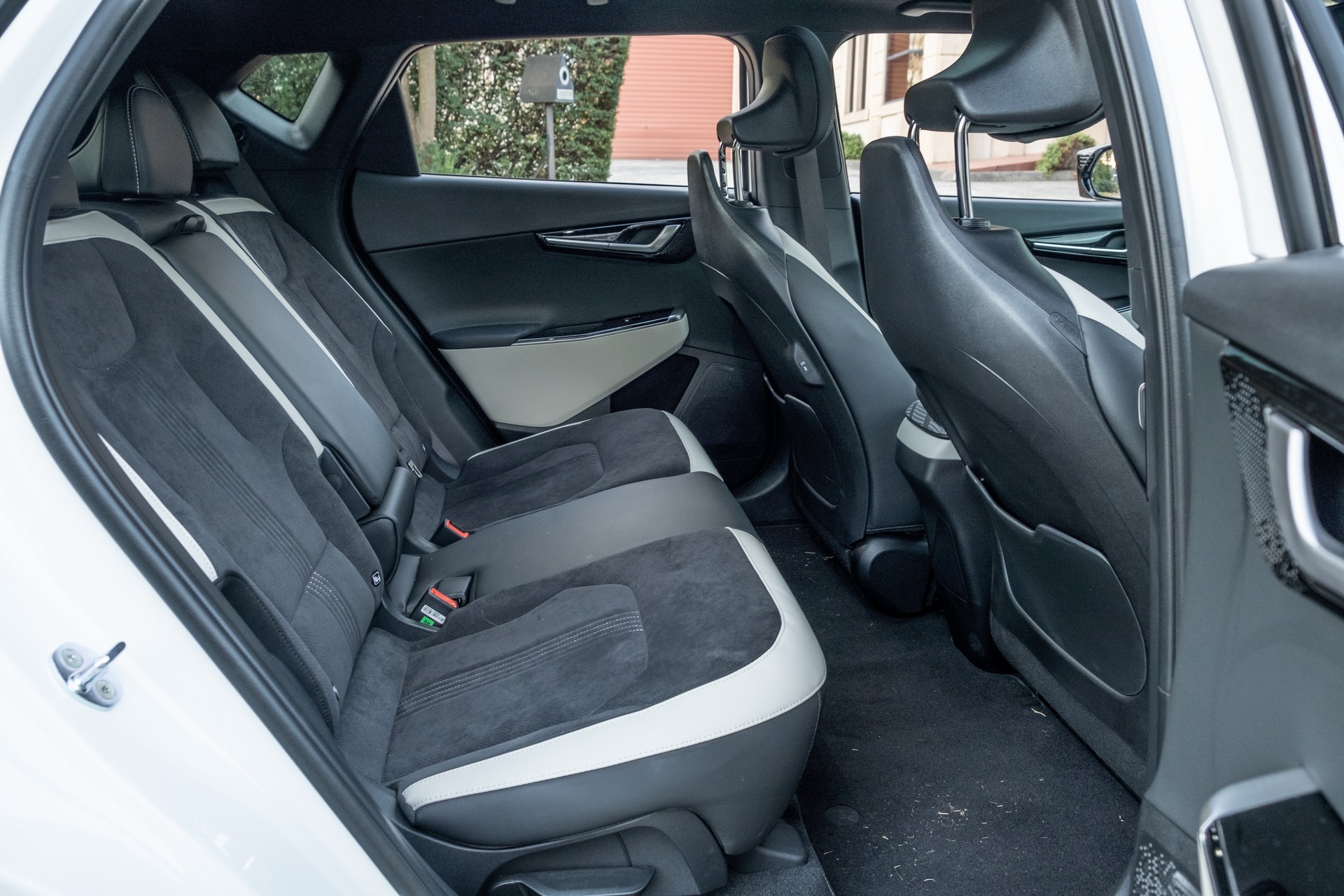 We Test The 2022 BMW i4 eDrive40 And Kia EV6 GT-Line AWD, Which Is Better?