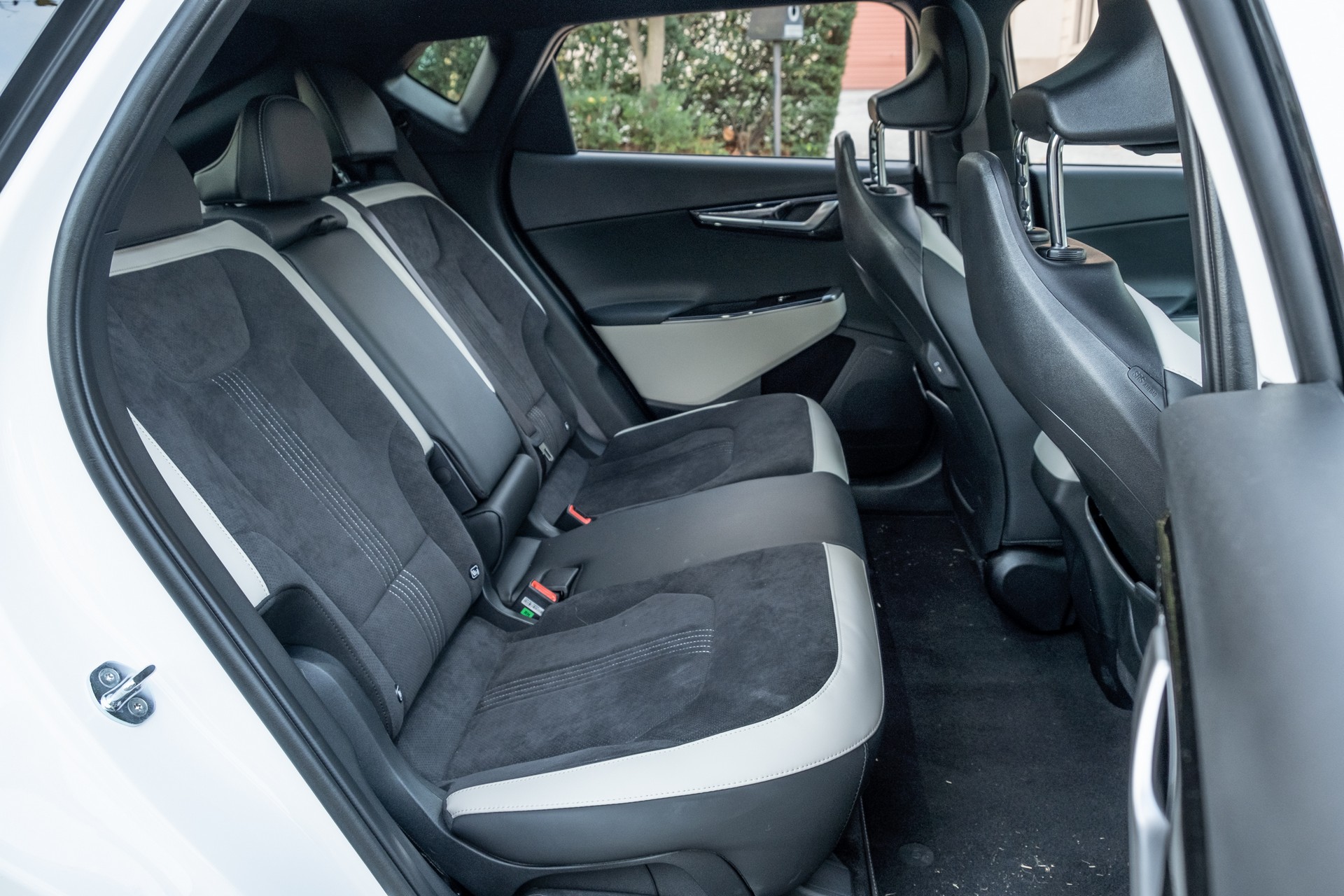 We Test The 2022 BMW i4 eDrive40 And Kia EV6 GT-Line AWD, Which Is Better?