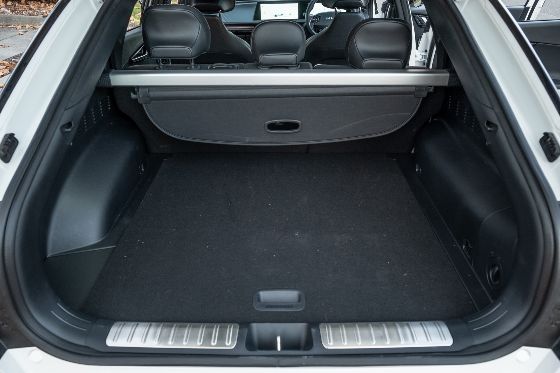 We Test The 2022 BMW i4 eDrive40 And Kia EV6 GT-Line AWD, Which Is Better?