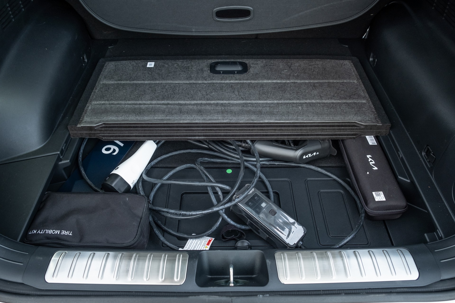 We Test The 2022 BMW i4 eDrive40 And Kia EV6 GT-Line AWD, Which Is Better?