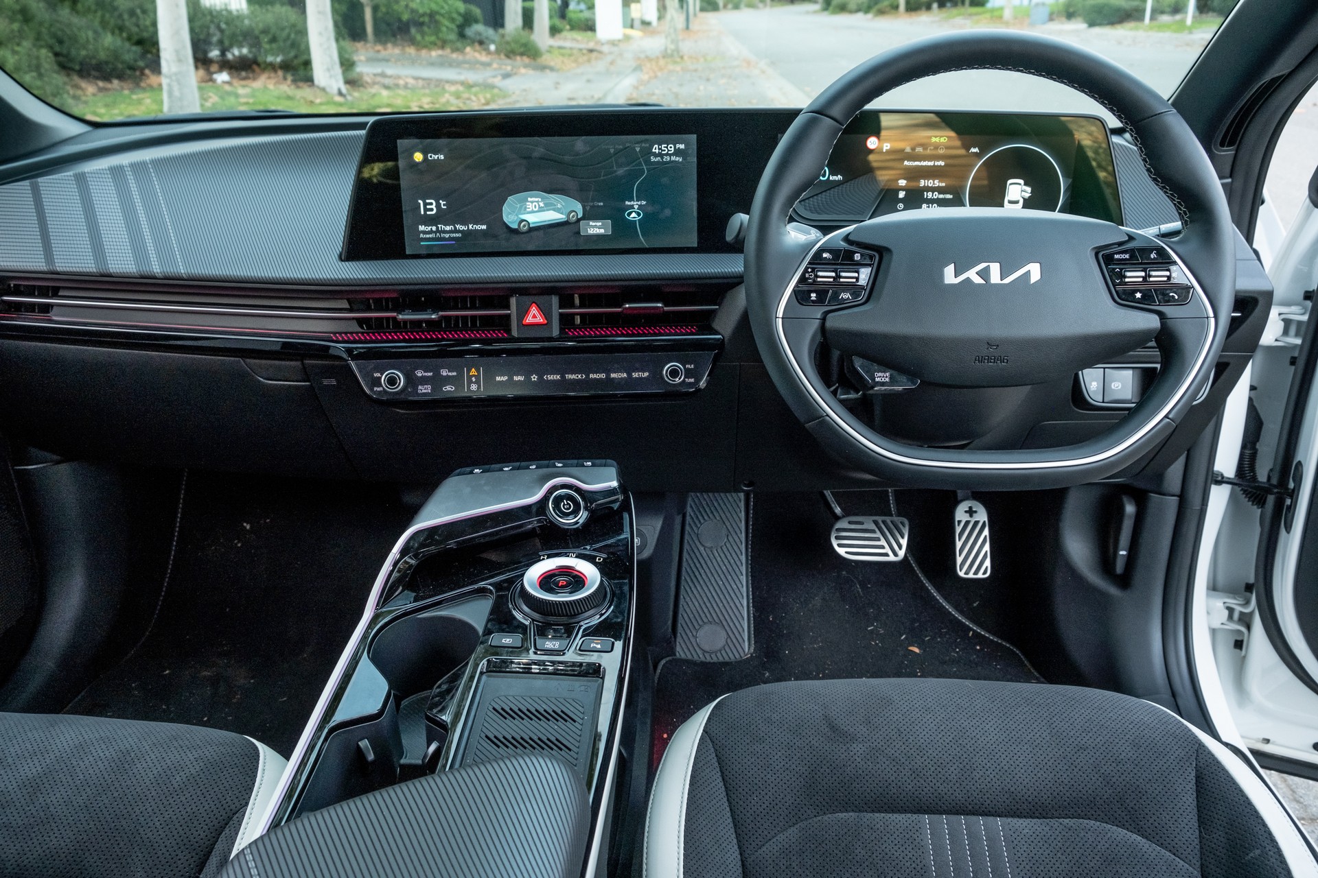 We Test The 2022 BMW i4 eDrive40 And Kia EV6 GT-Line AWD, Which Is Better?