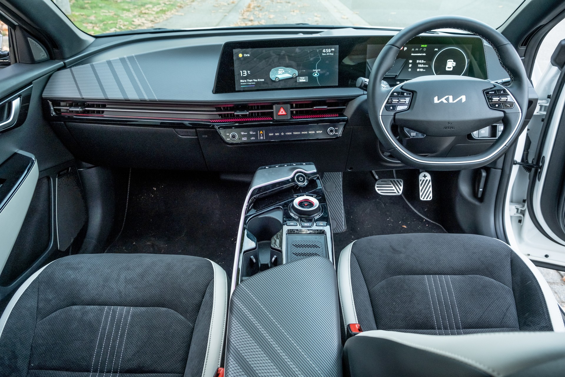 We Test The 2022 BMW i4 eDrive40 And Kia EV6 GT-Line AWD, Which Is Better?