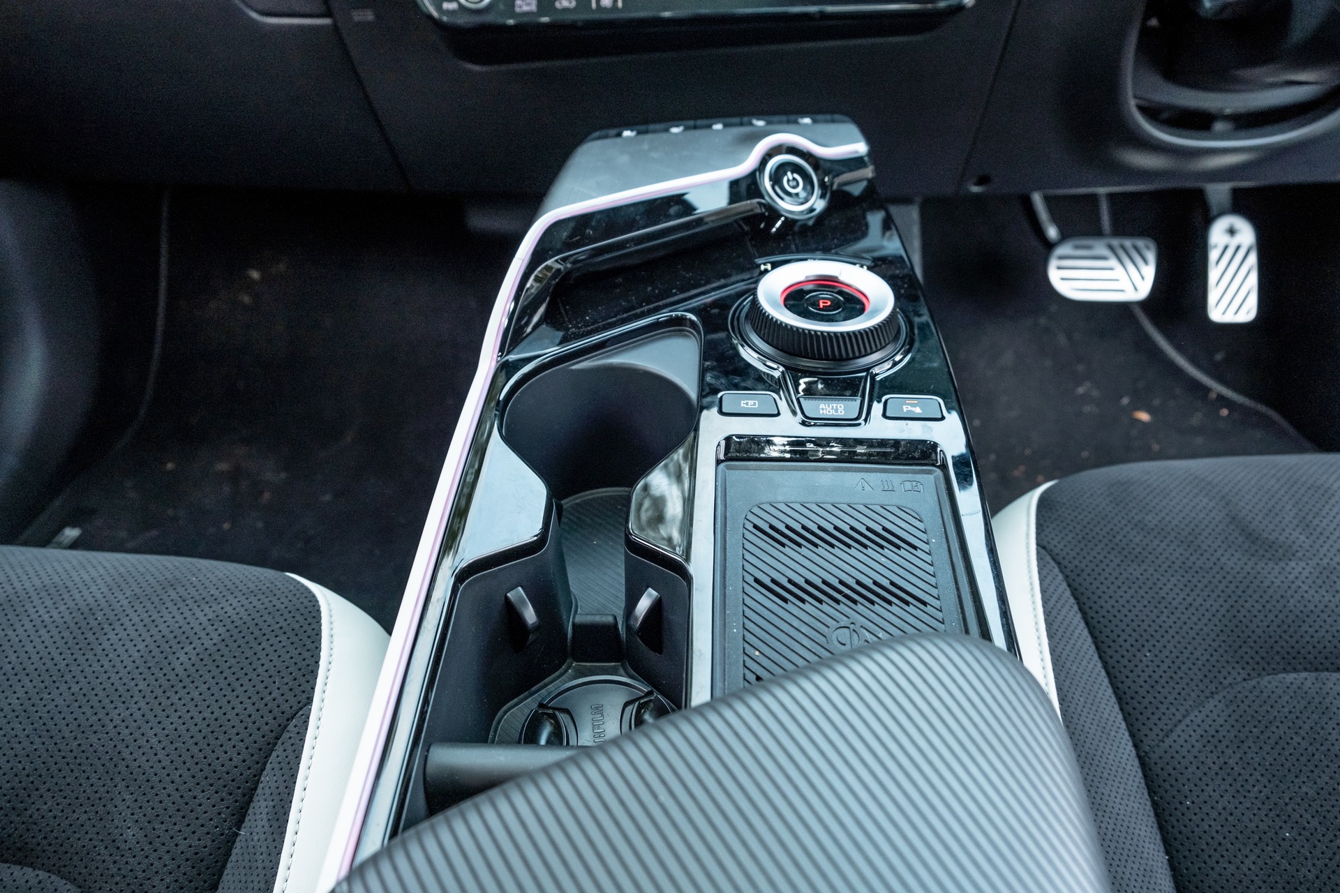 We Test The 2022 BMW i4 eDrive40 And Kia EV6 GT-Line AWD, Which Is Better?