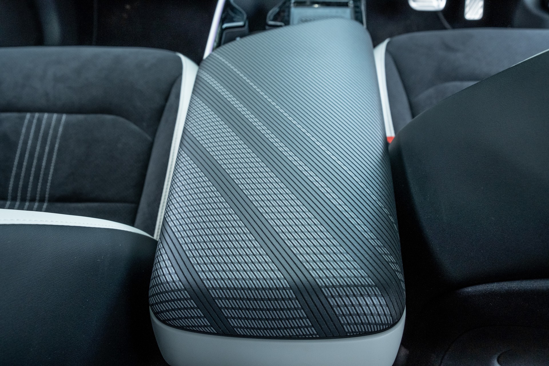 We Test The 2022 BMW i4 eDrive40 And Kia EV6 GT-Line AWD, Which Is Better?