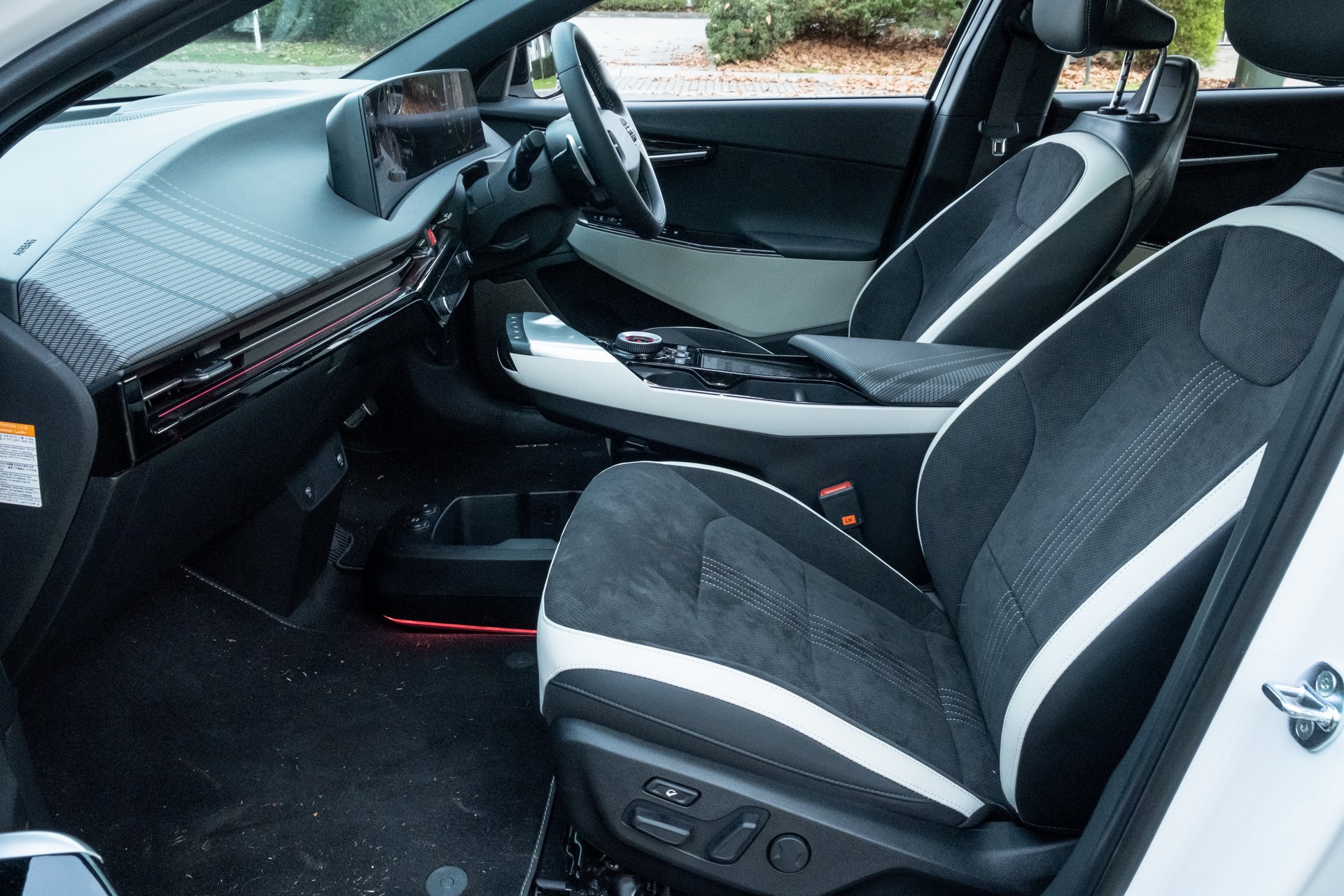 We Test The 2022 BMW i4 eDrive40 And Kia EV6 GT-Line AWD, Which Is Better?