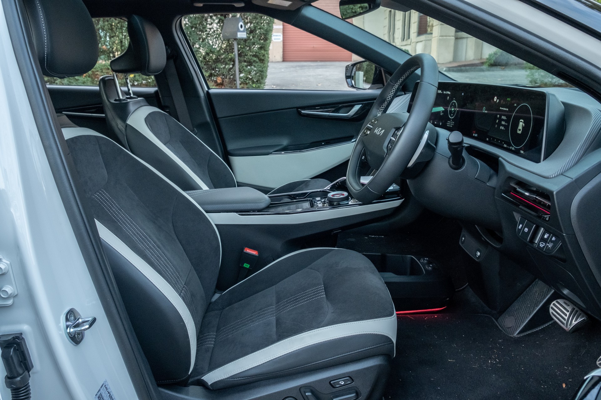 We Test The 2022 BMW i4 eDrive40 And Kia EV6 GT-Line AWD, Which Is Better?