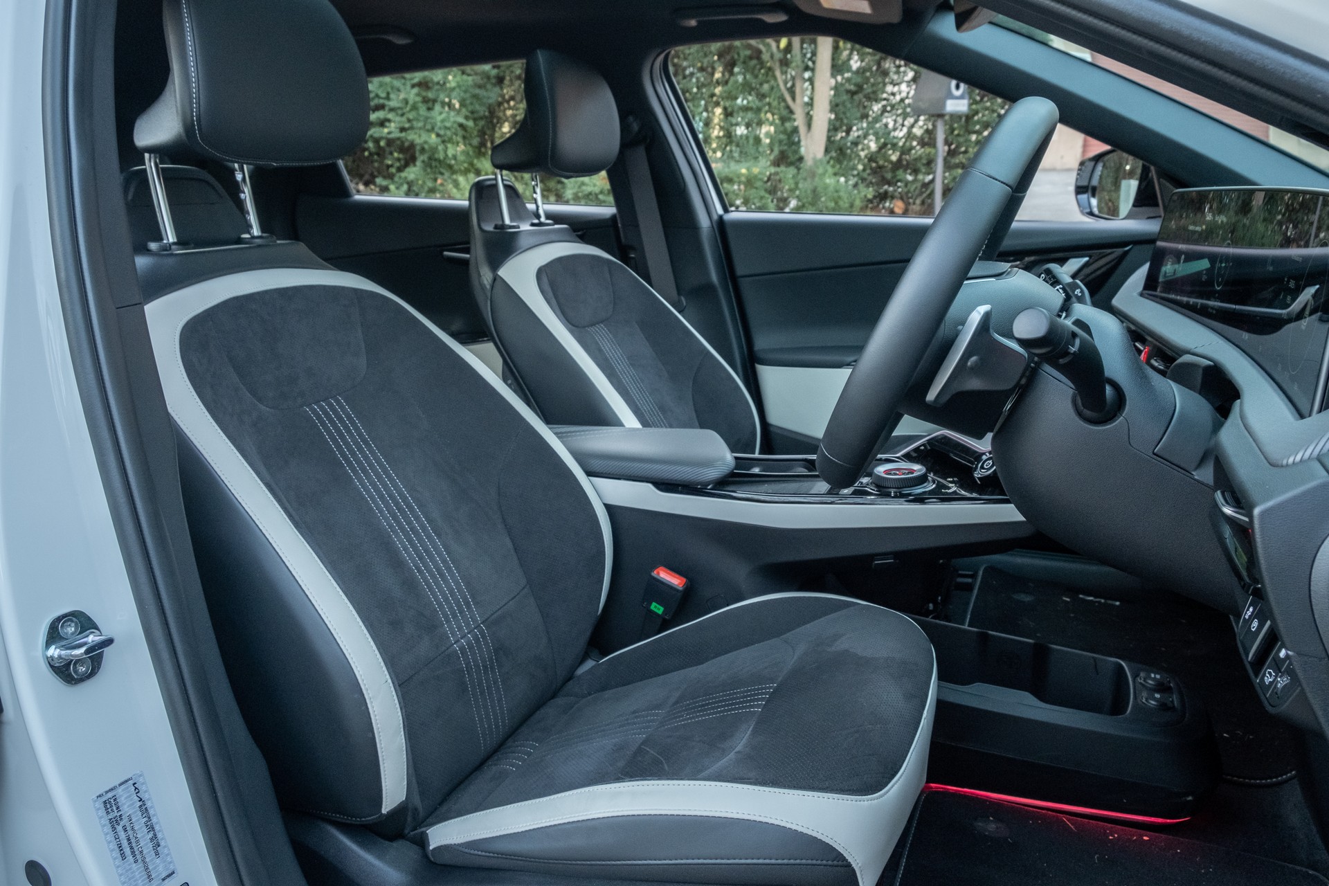 We Test The 2022 BMW i4 eDrive40 And Kia EV6 GT-Line AWD, Which Is Better?