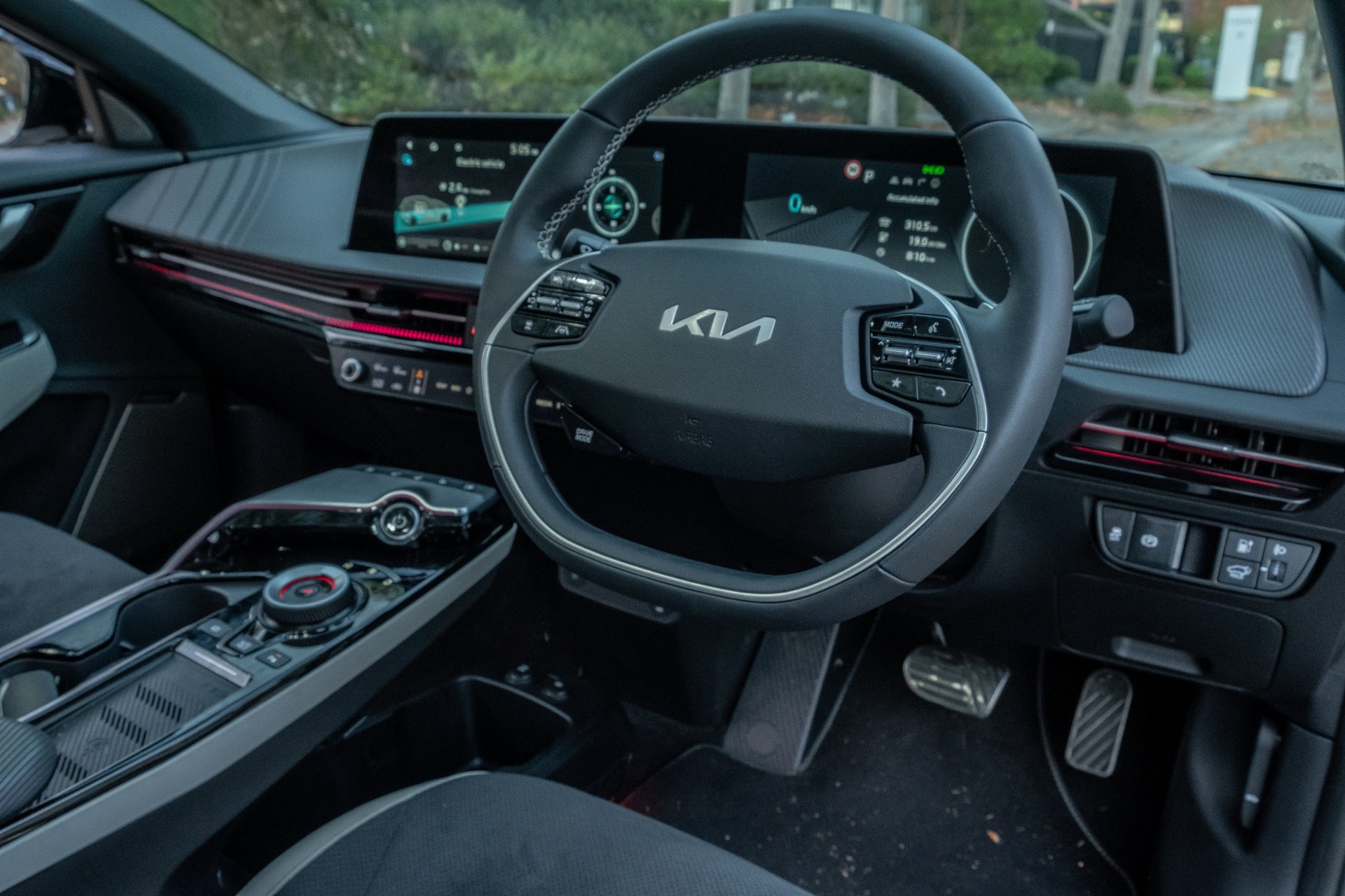 We Test The 2022 BMW i4 eDrive40 And Kia EV6 GT-Line AWD, Which Is Better?