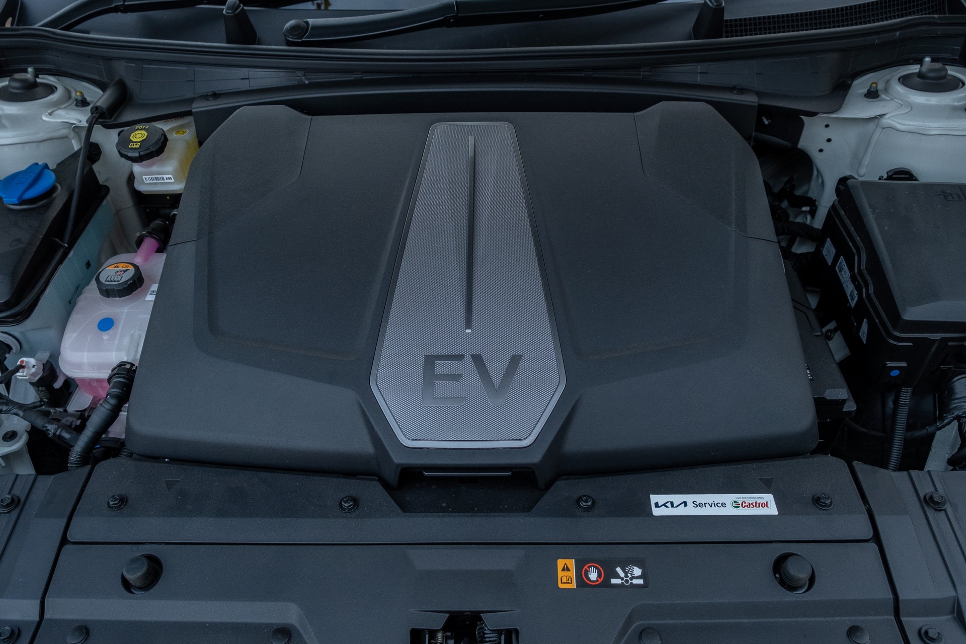 We Test The 2022 BMW i4 eDrive40 And Kia EV6 GT-Line AWD, Which Is Better?