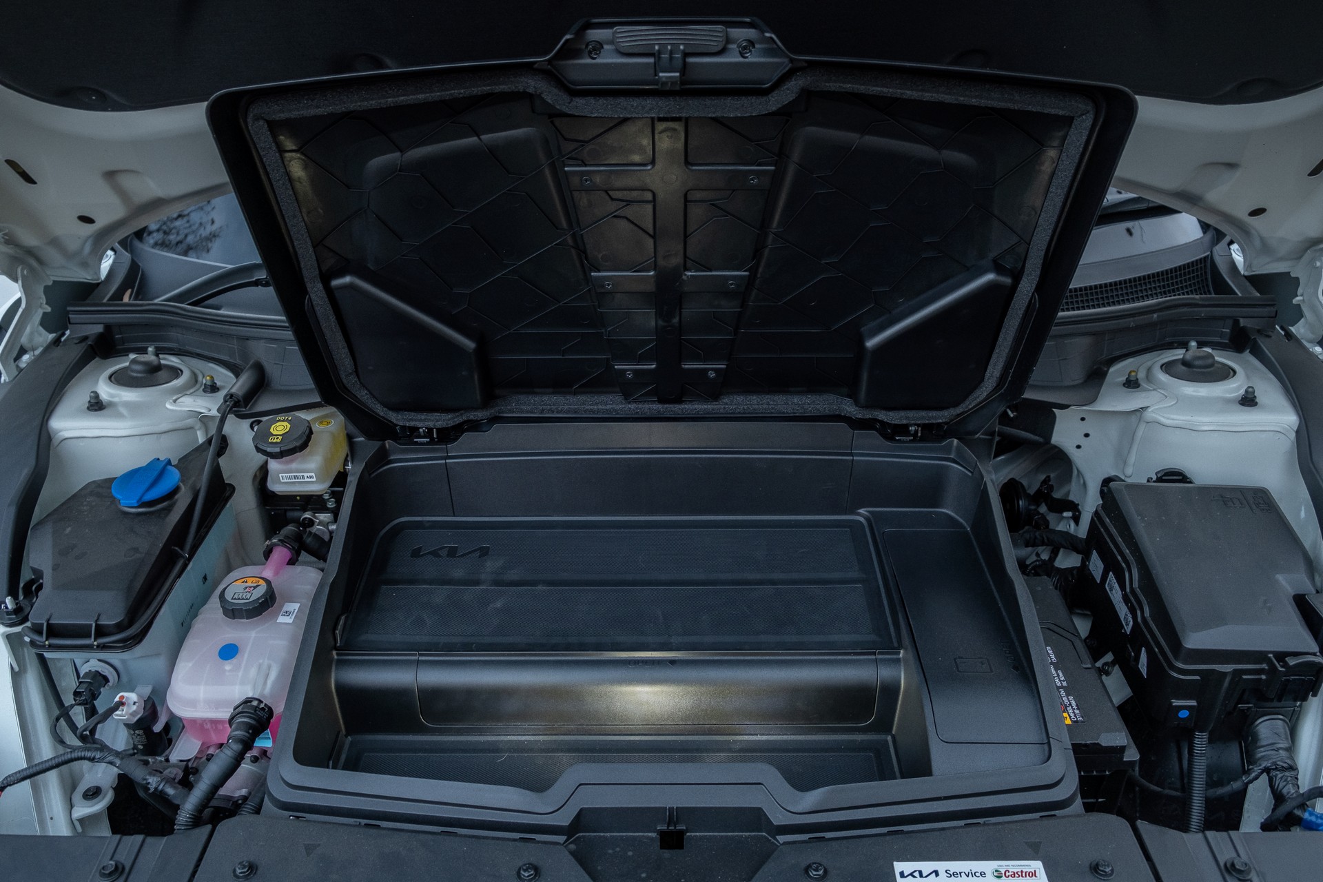 We Test The 2022 BMW i4 eDrive40 And Kia EV6 GT-Line AWD, Which Is Better?