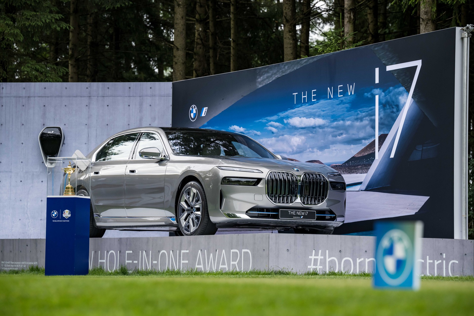 Golfers Will Try To Hit A Hole In One To Win A New BMW i7 xDrive60