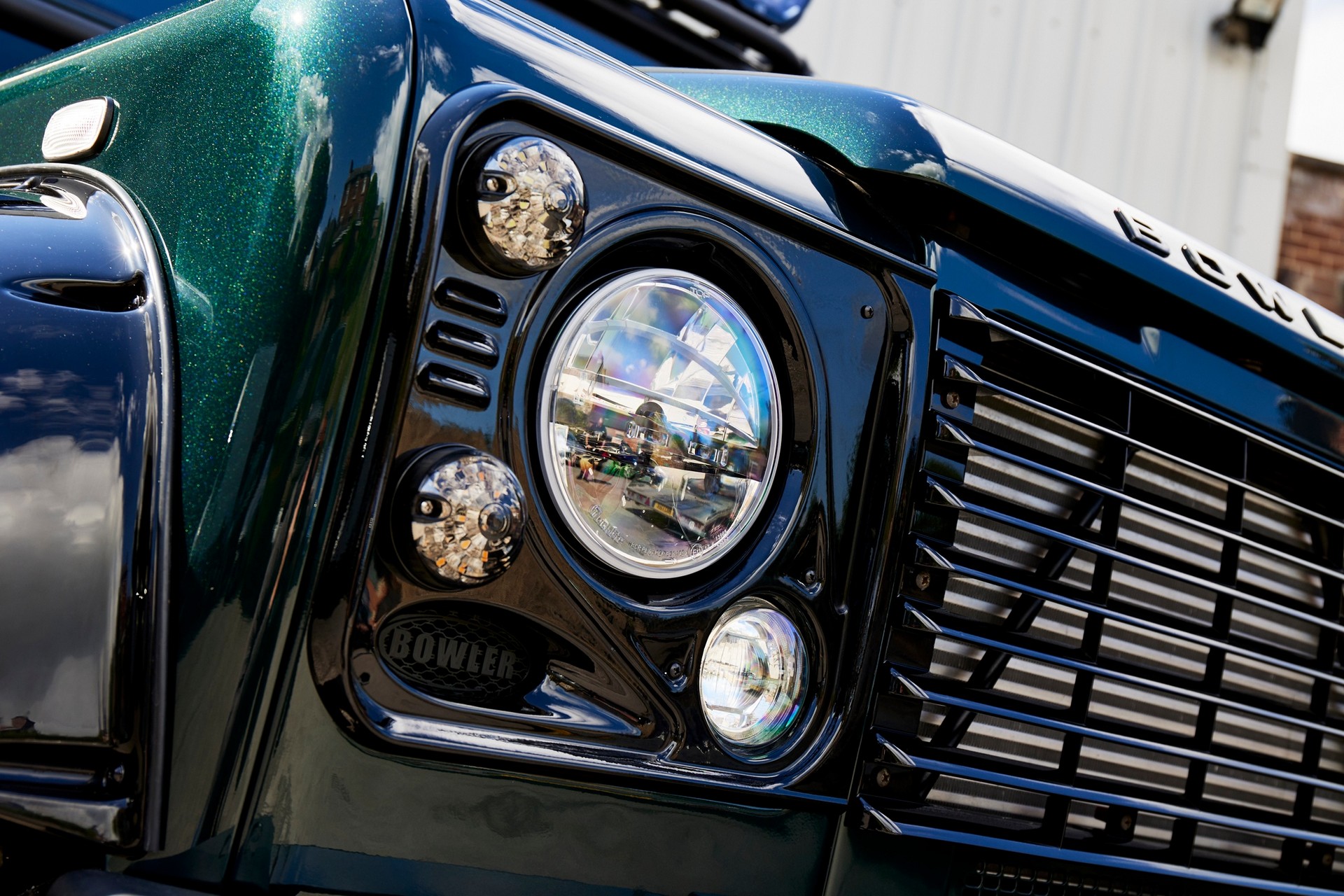 Bowler’s Extreme Defender Is Lifted And Ready For Action