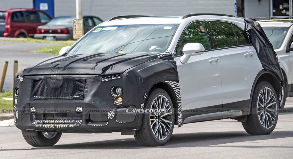  Facelifted 2024 Cadillac XT4 Spotted With Lyriq-Style Screen And Split Light Treatment
